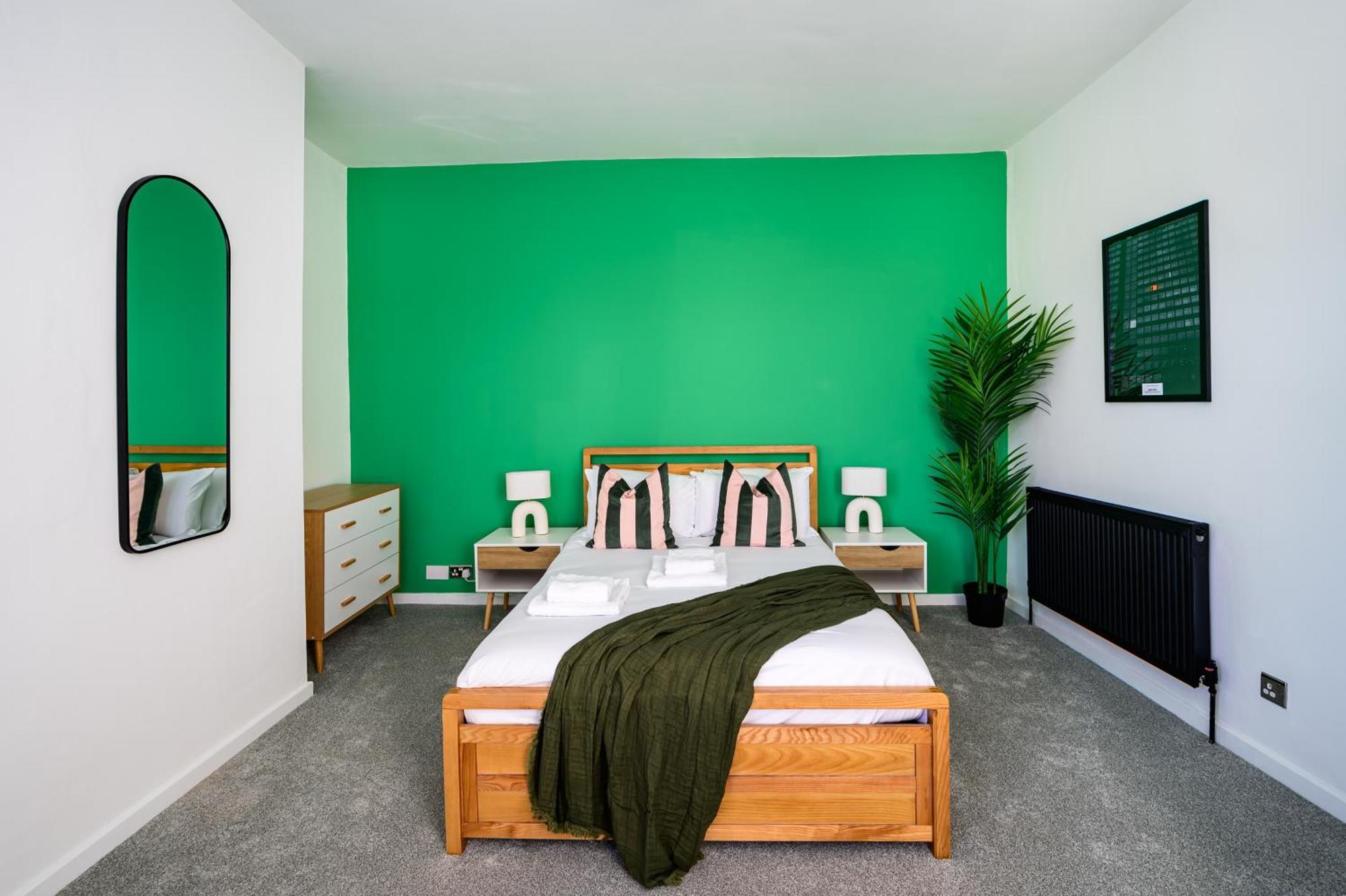 Stylish Modern - Perfect For Work, Leisure & Stadium Visits With Parking *