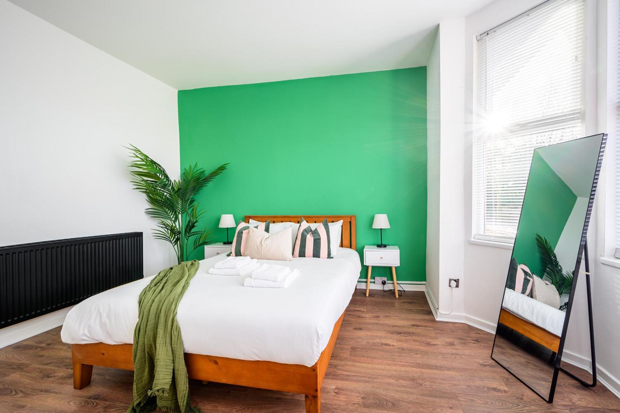 Stylish Modern - Perfect For Work, Leisure & Stadium Visits With Parking Apartment
