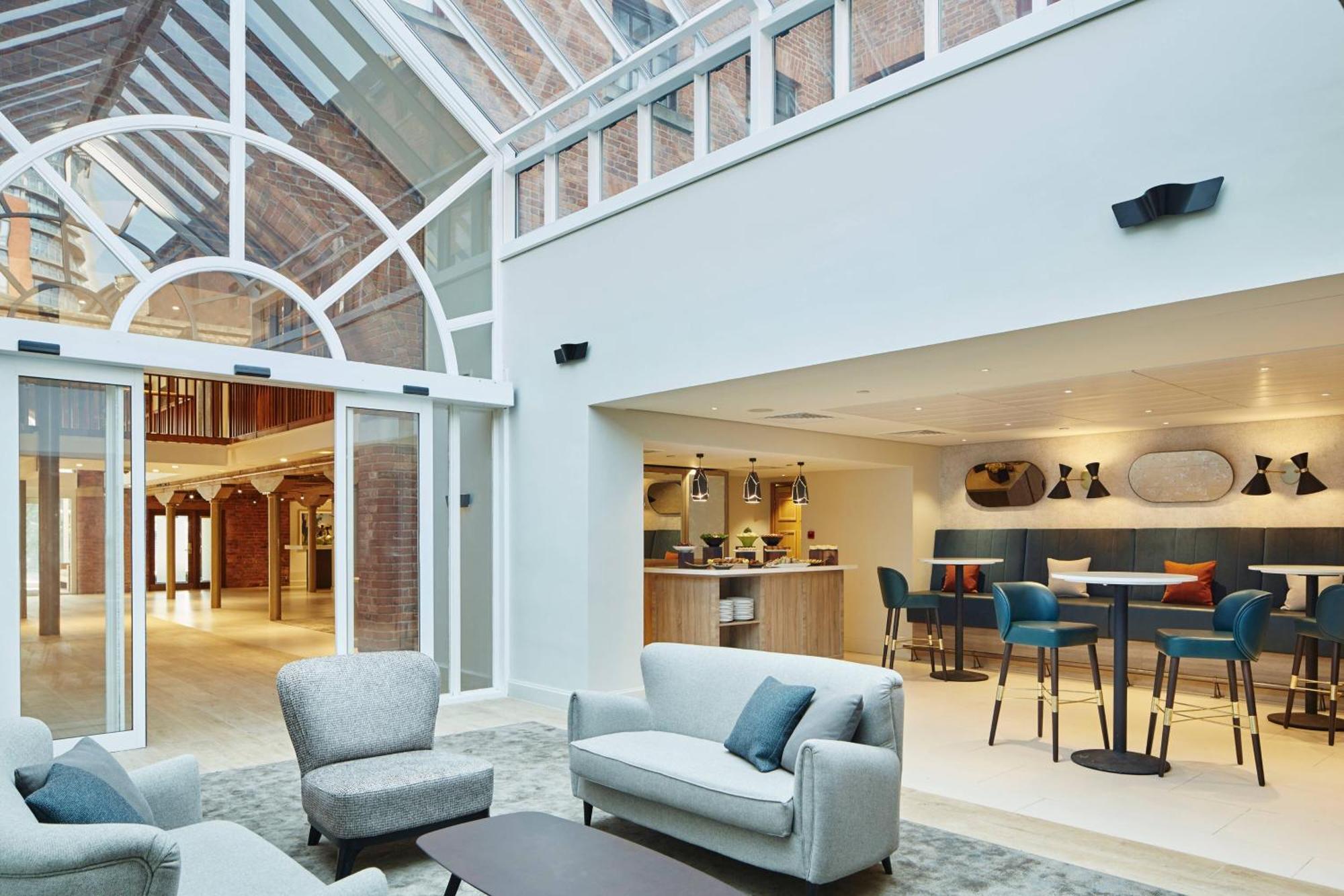 Marriott Victoria & Hotel 4*