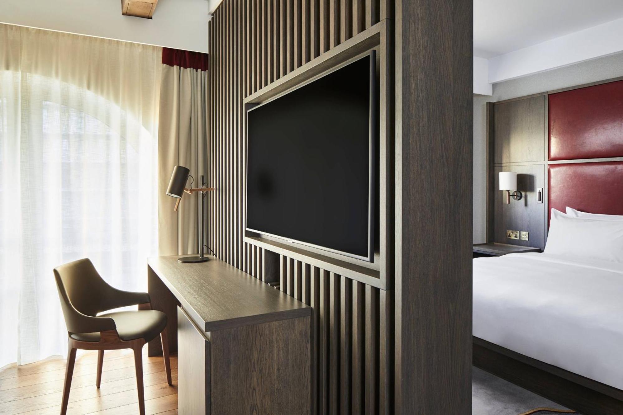 Marriott Victoria &