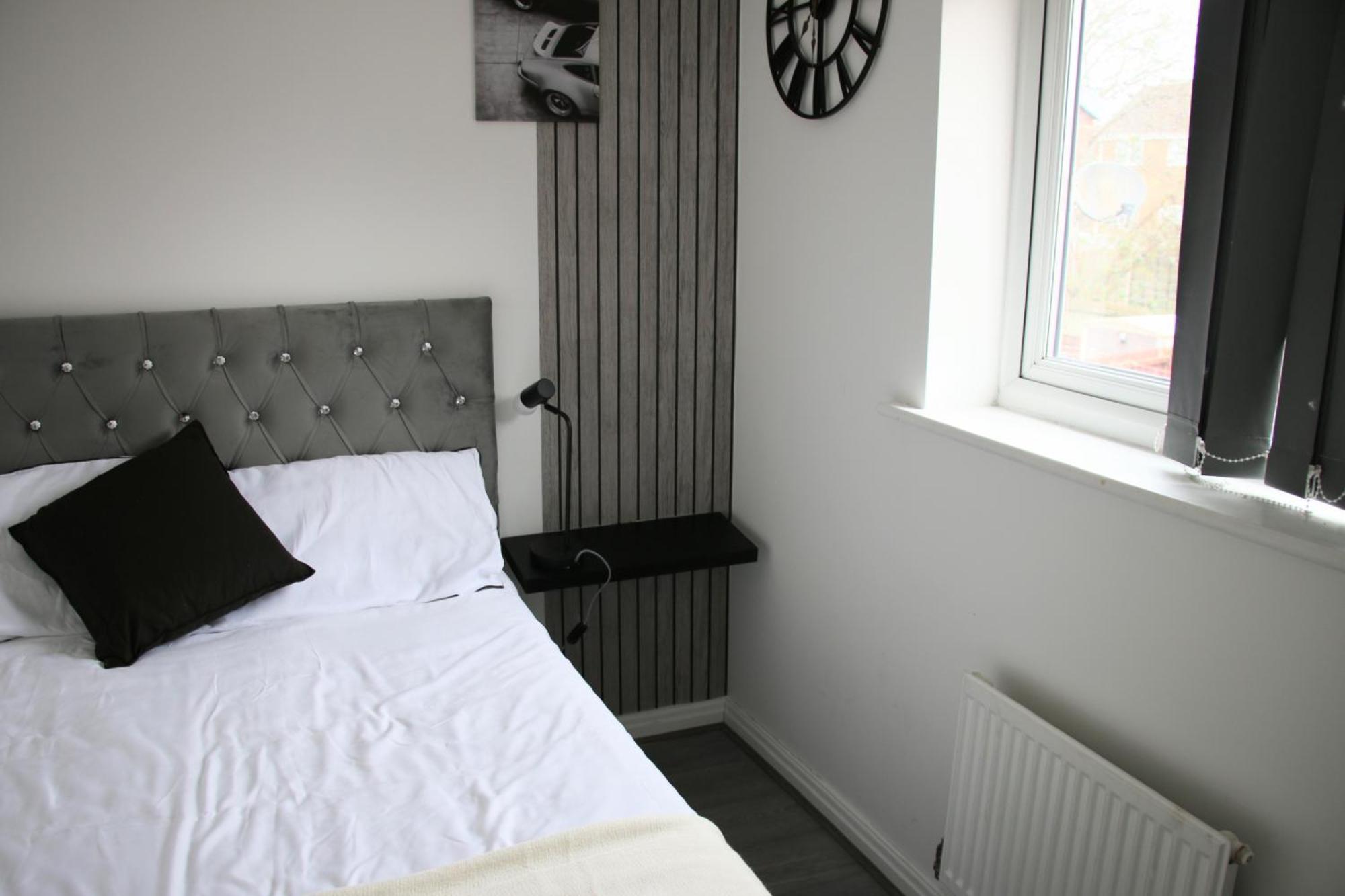 3 Bedroom House Close To Centre Free Parking Manchester