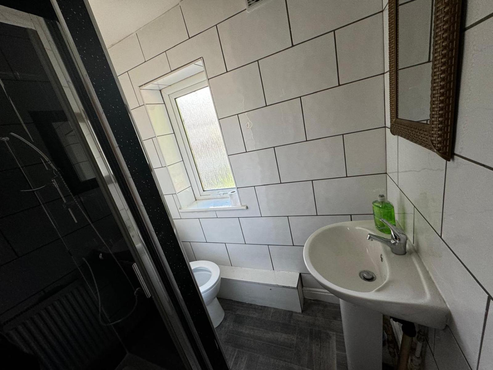 Single Bedroom D1 Greater * Manchester