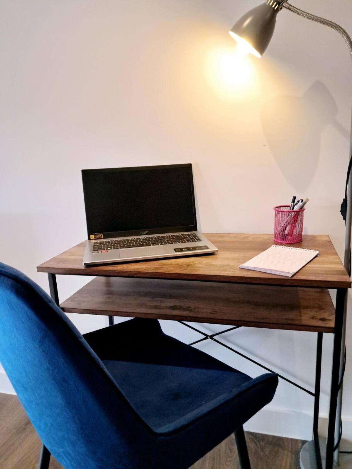 Apartment Private Balcony, Waterfront Apt, Theatres 15min Walk 1mile Media City, Old Trafford, Centre *
