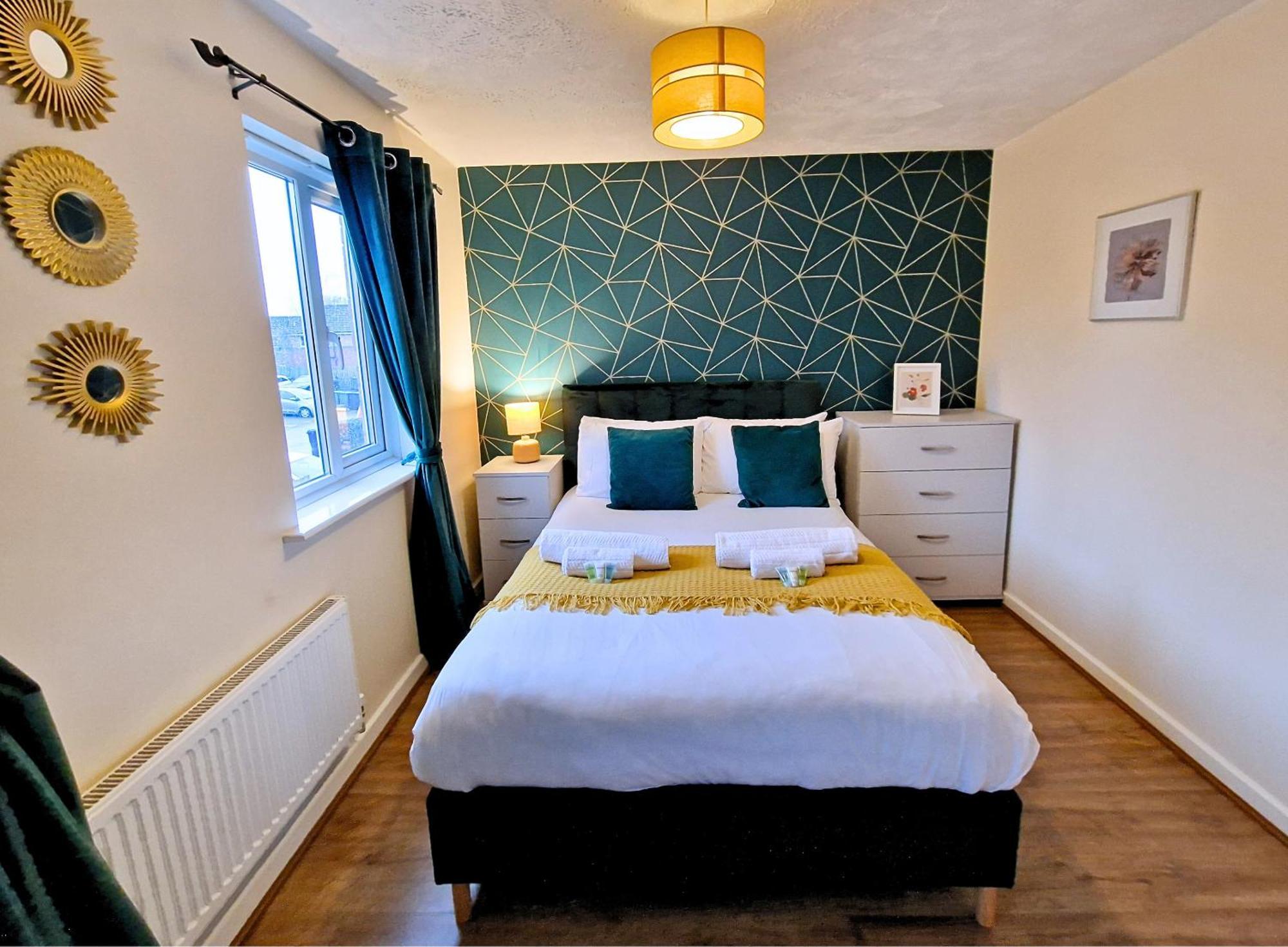 Townhouse By Bevolve - 4 Bedrooms - Free Parking Holiday home