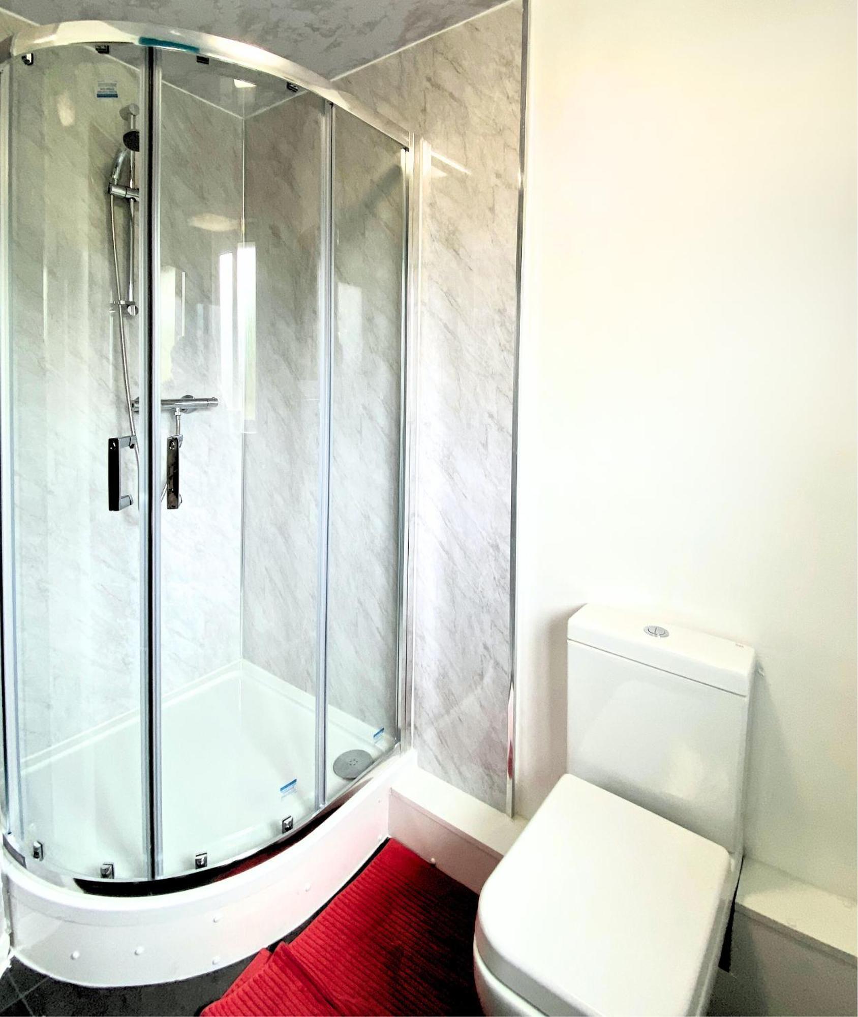 Townhouse By Bevolve - 4 Bedrooms - Free Parking Holiday home Manchester