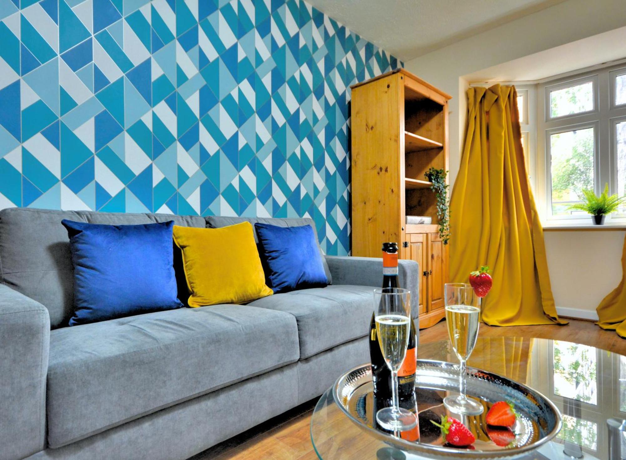 Townhouse By Bevolve - 4 Bedrooms - Free Parking Holiday home