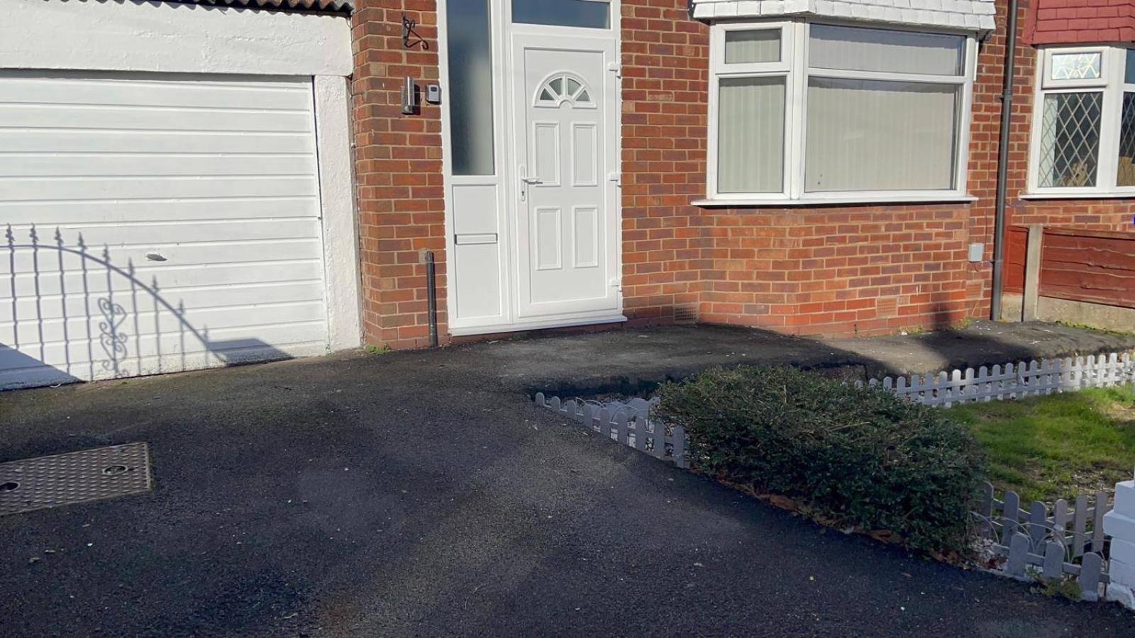 Housesleeps9-fireplace-garden-bbq-tv *