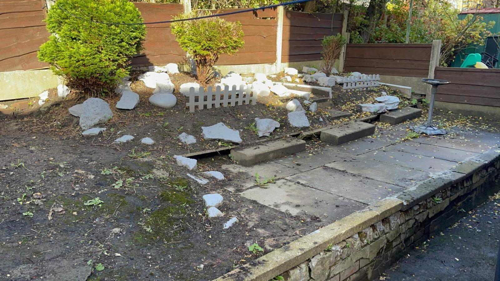 Housesleeps9-fireplace-garden-bbq-tv *