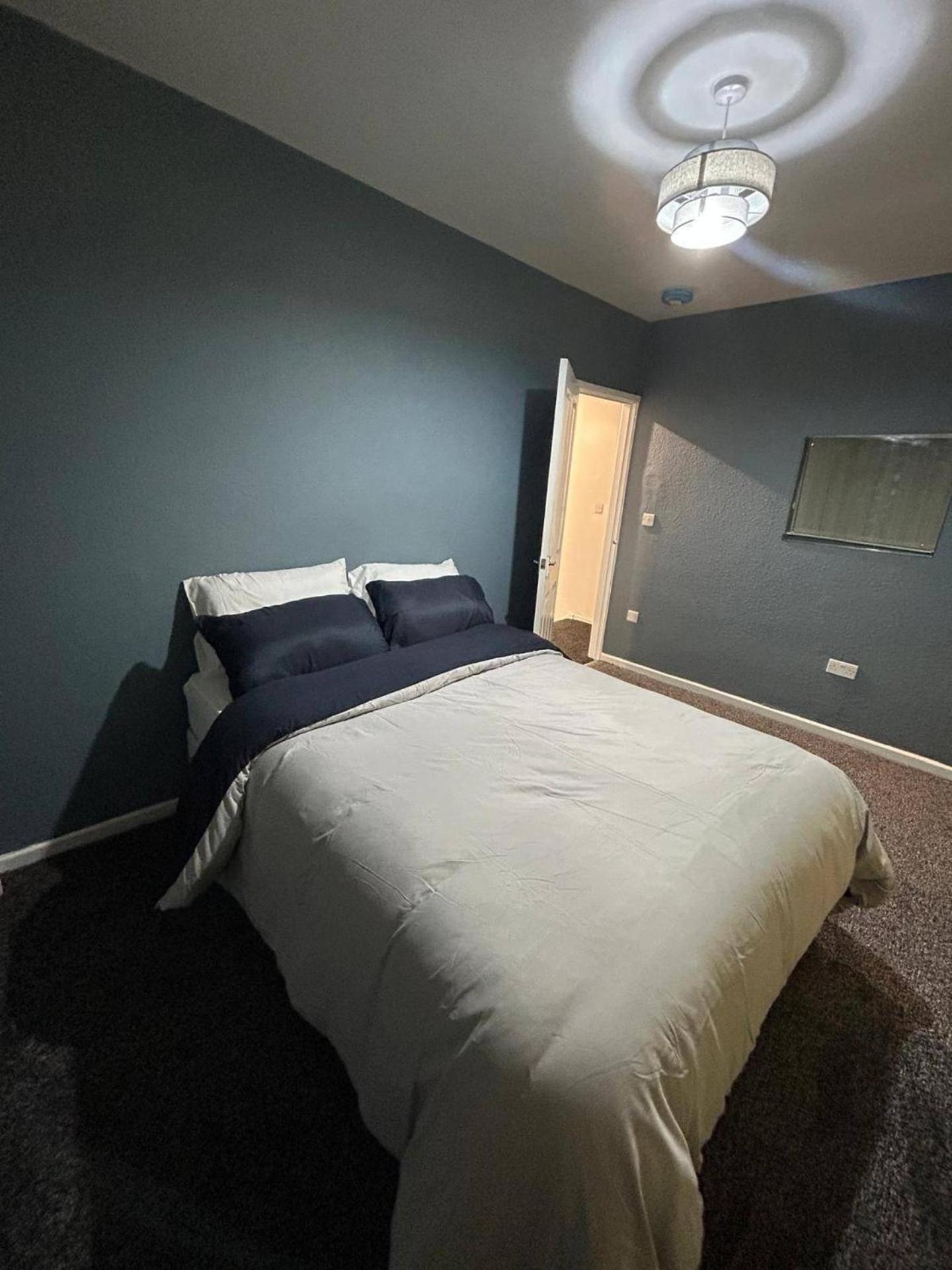 Housesleeps9-fireplace-garden-bbq-tv Manchester