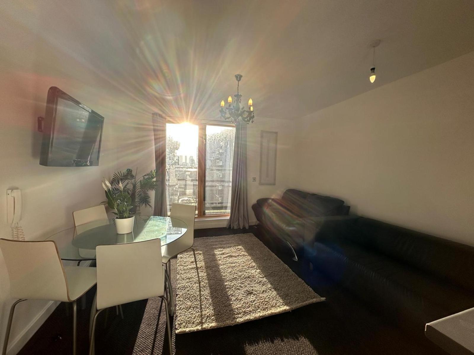 2bed 2bath Apartment *