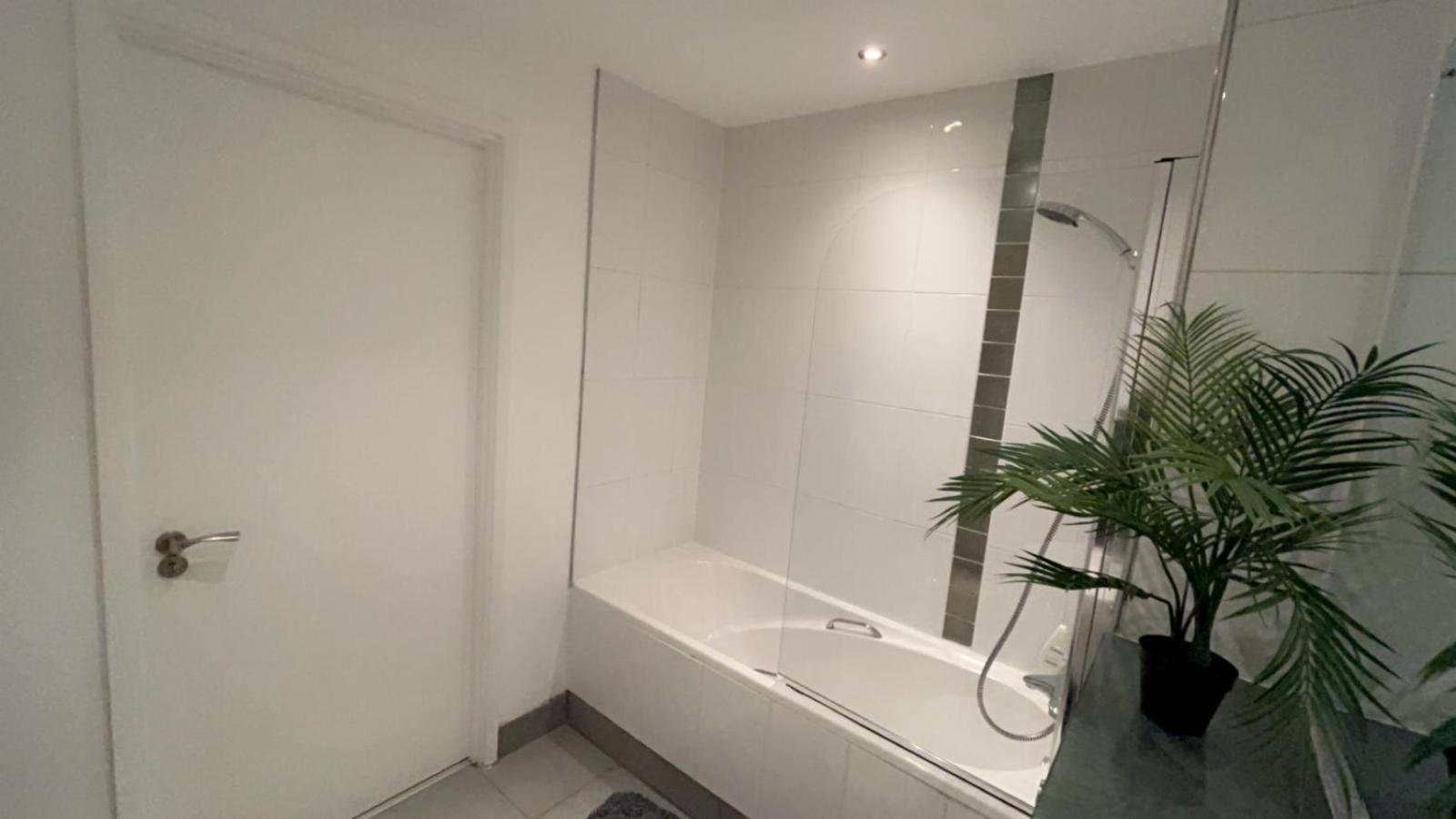 2bed 2bath Apartment *