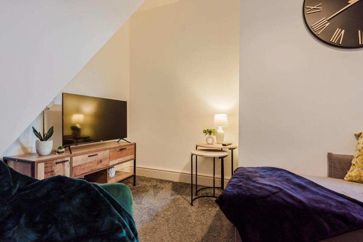 Free Parking, Late Check Out Coop Live Etihad Stadium 3-bed House Apartment