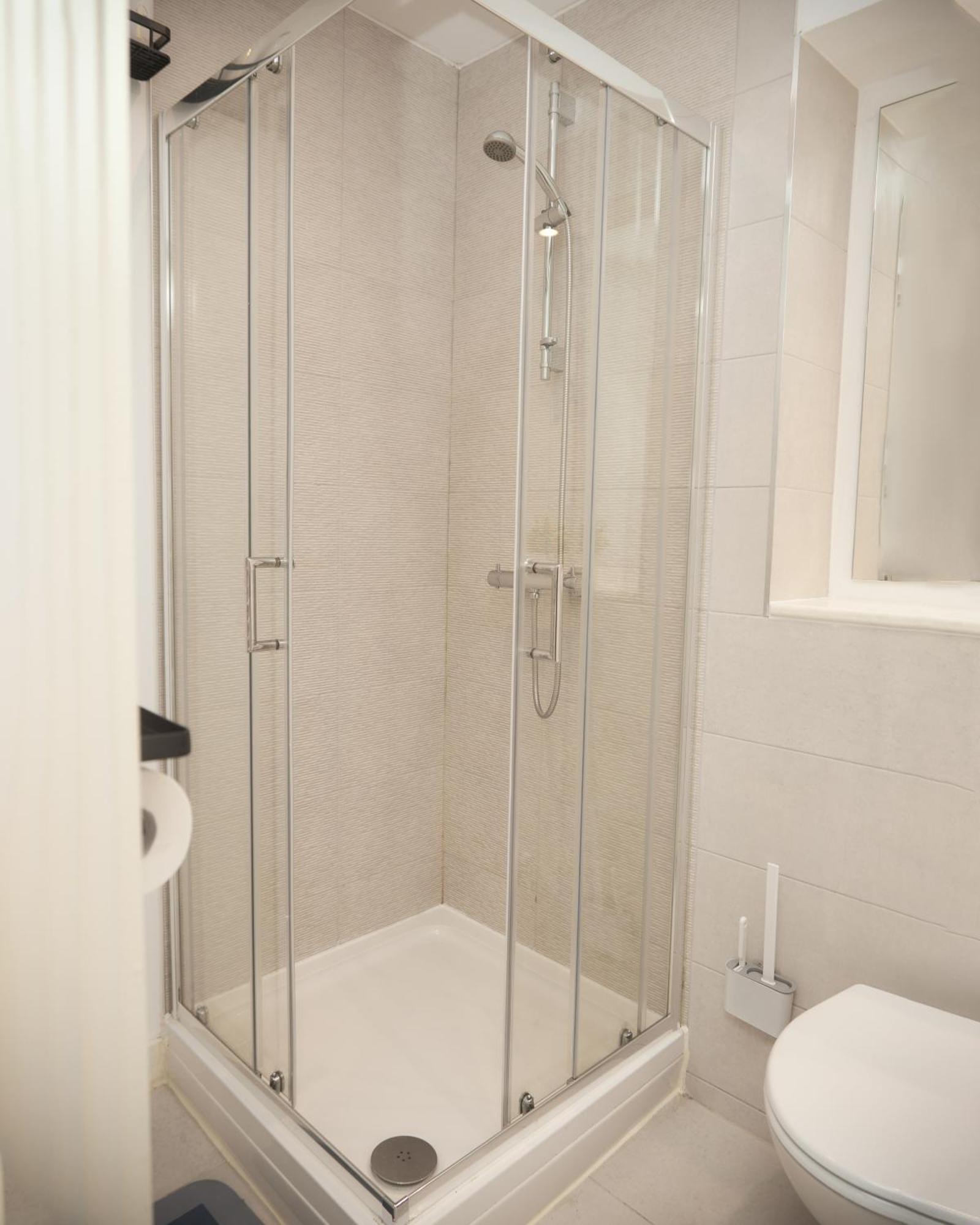 Apartment-sleeps4-streetparking-balcony-duplex * Manchester