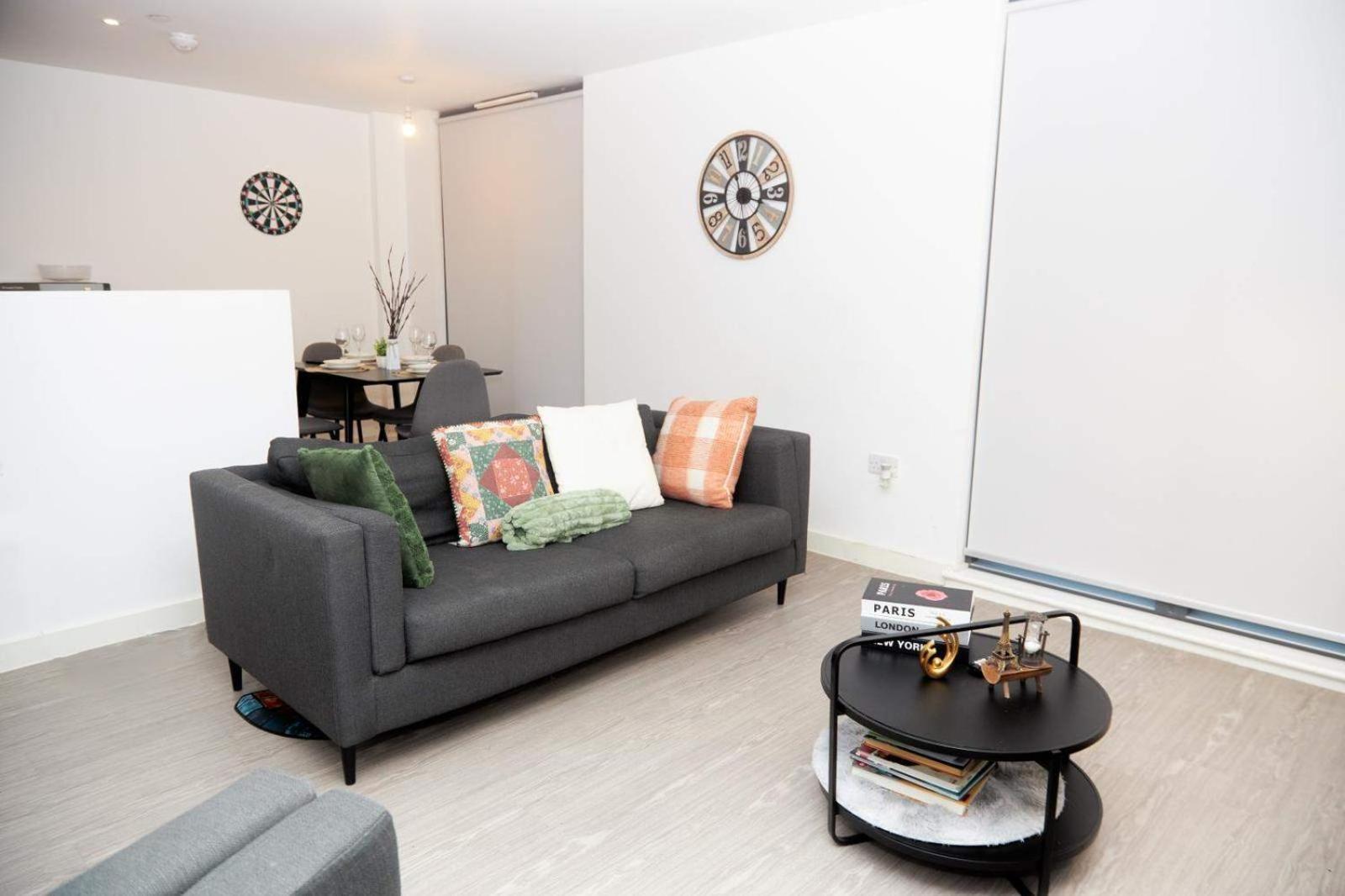 Apartment-sleeps4-streetparking-balcony-duplex Manchester