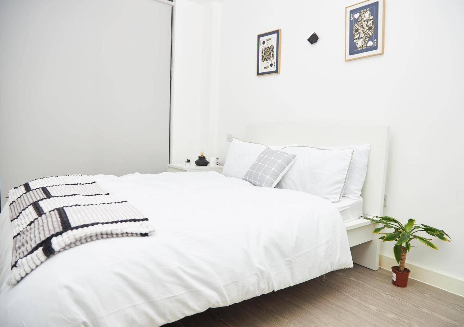 Apartment-sleeps4-streetparking-balcony-duplex Apartment *