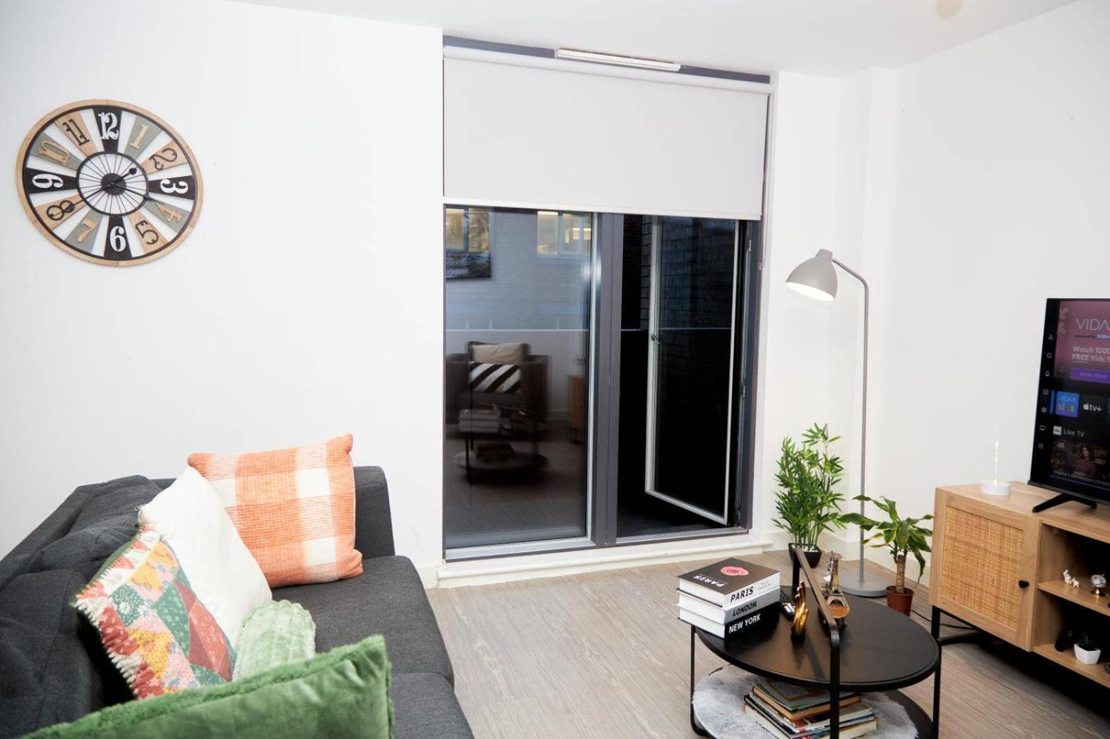 Apartment-sleeps4-streetparking-balcony-duplex Apartment *
