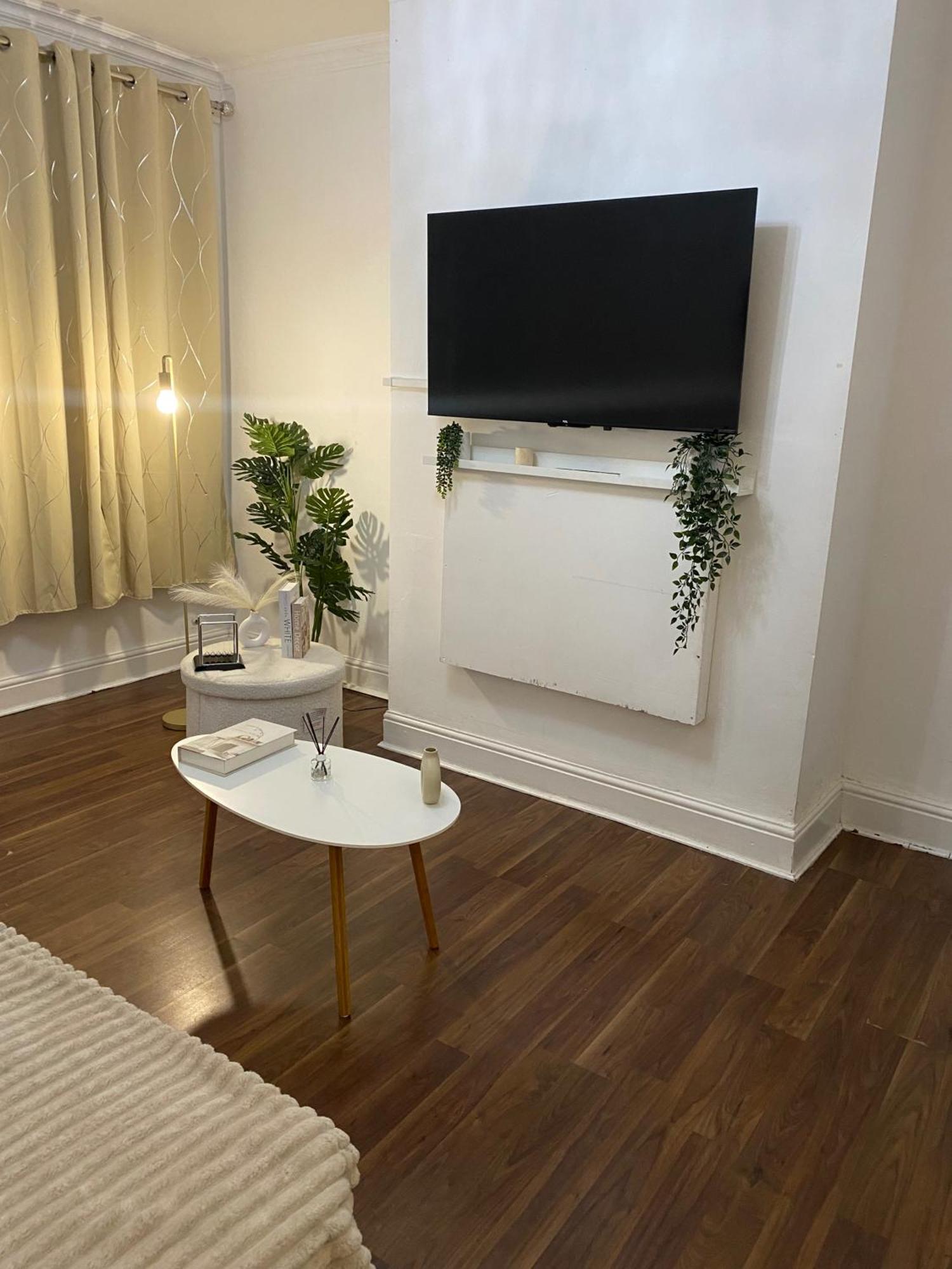 Spacious 2-Bed Near Etihad-Games Room-Free Parking *