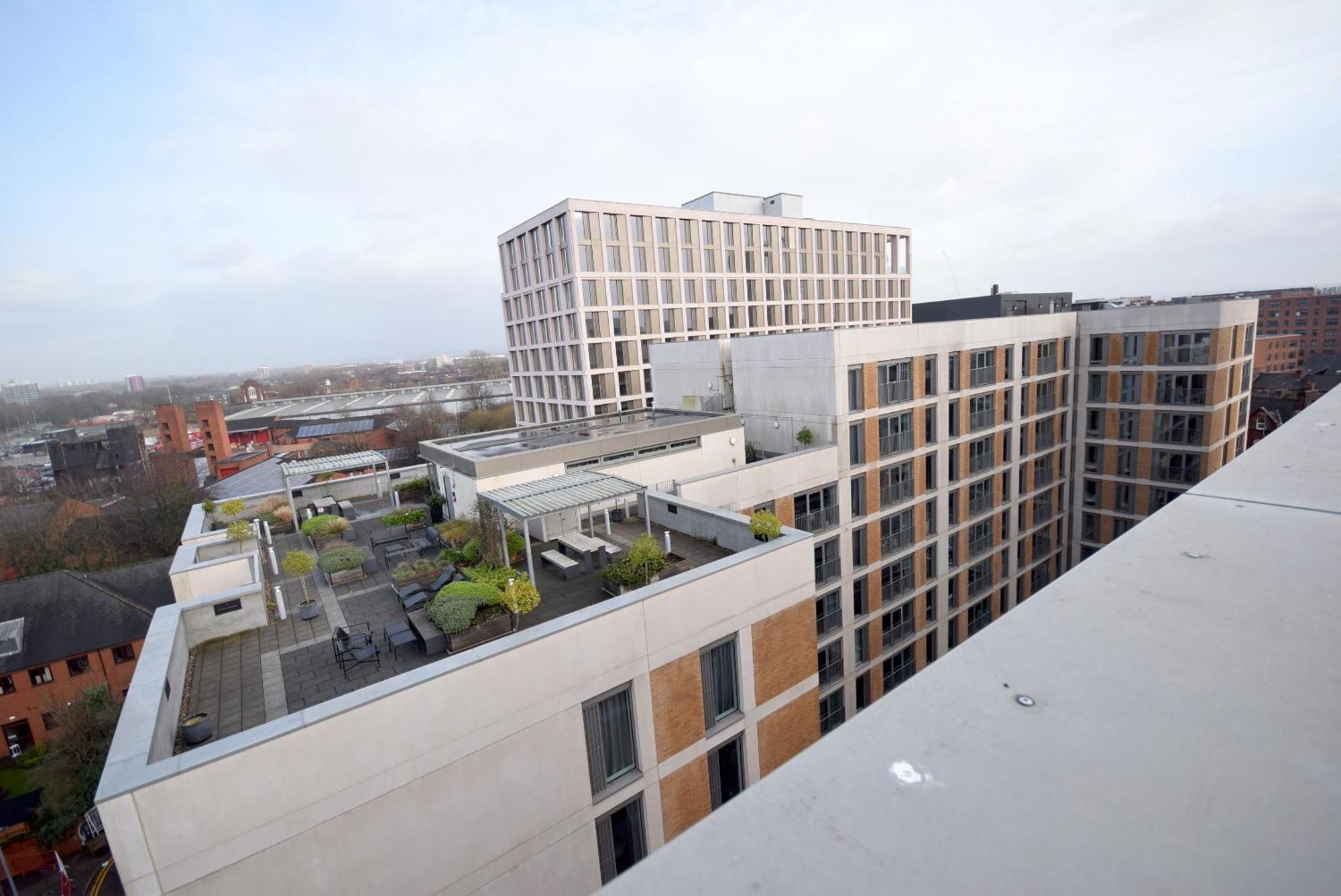 Life 2-bed 1-bath In New Cross * Manchester