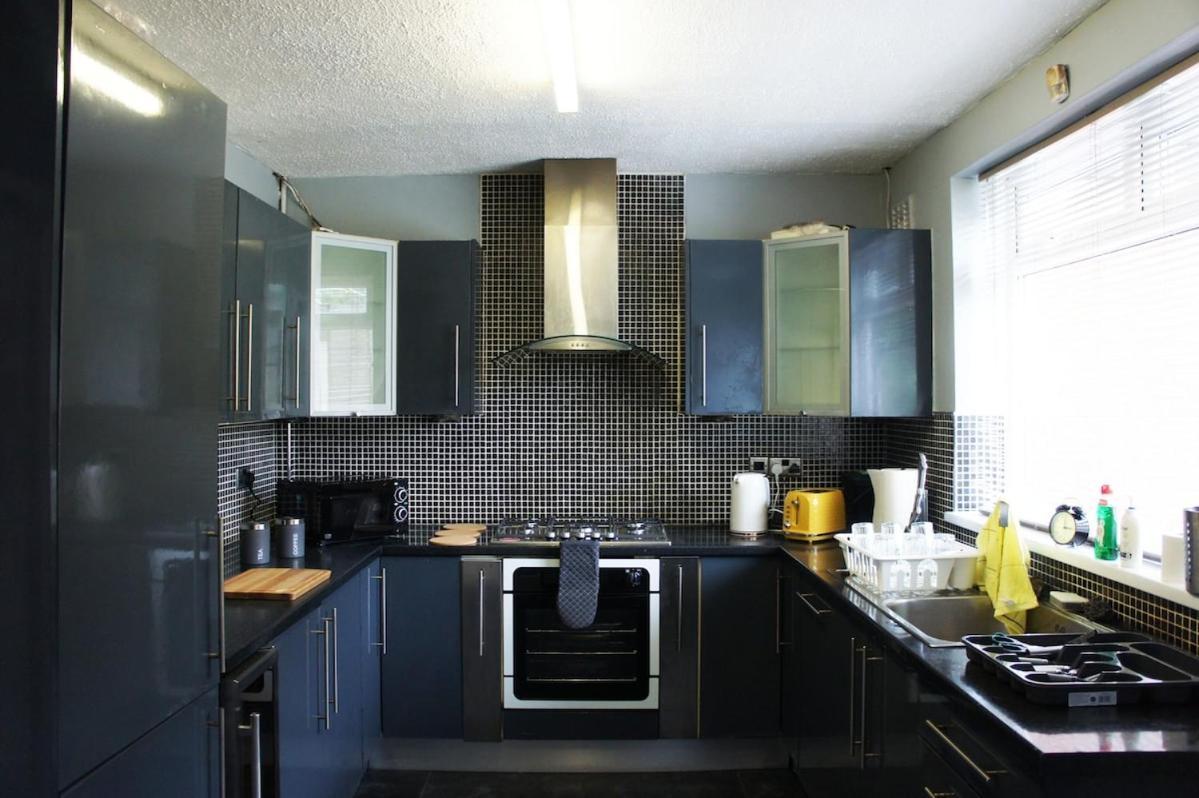 Apartment Swinton, *