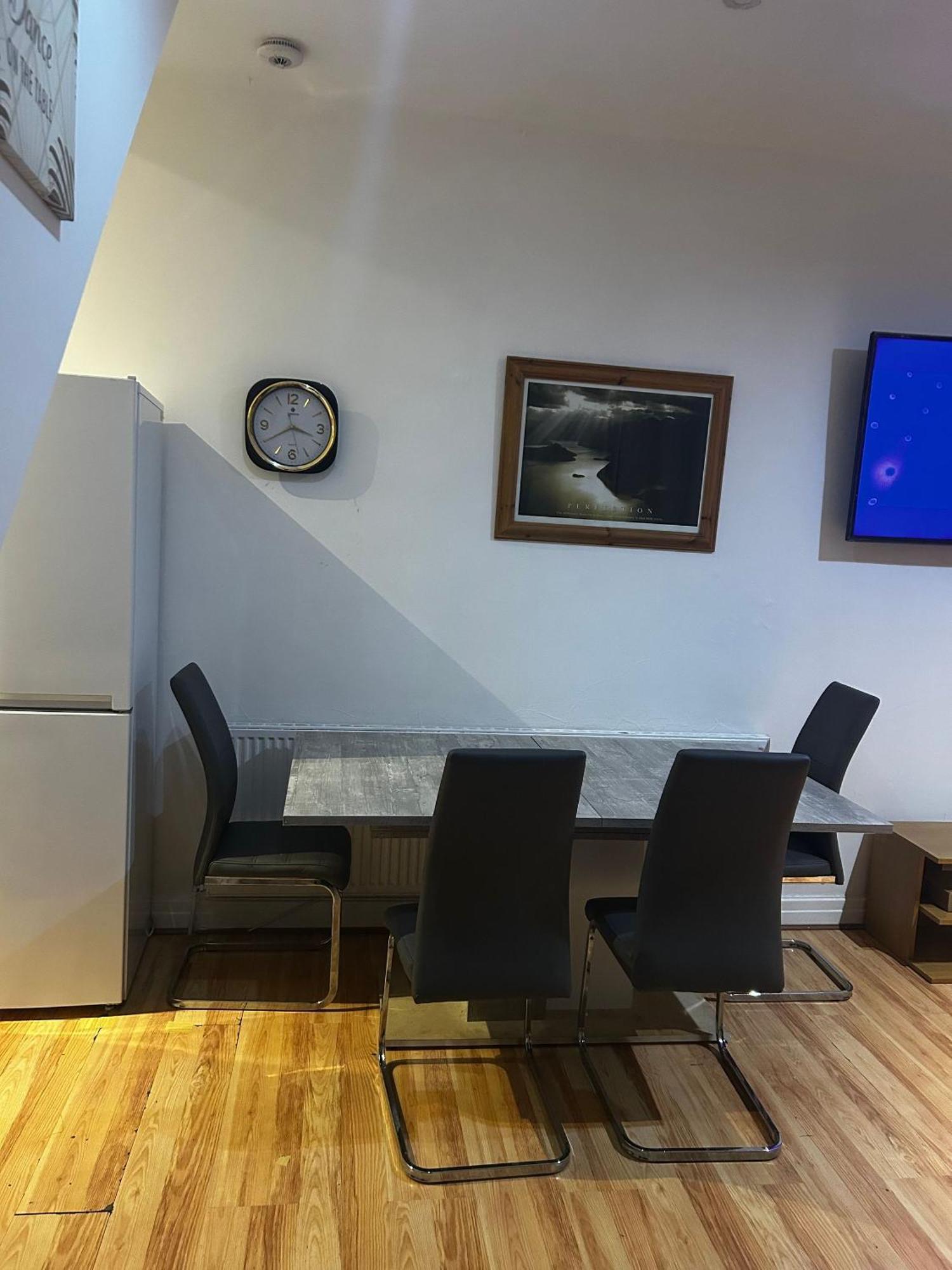 Stunning 4bedrooms Flat *
