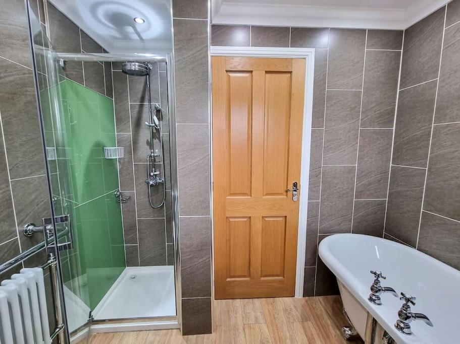 Stunning Family Close To The Centre Manchester