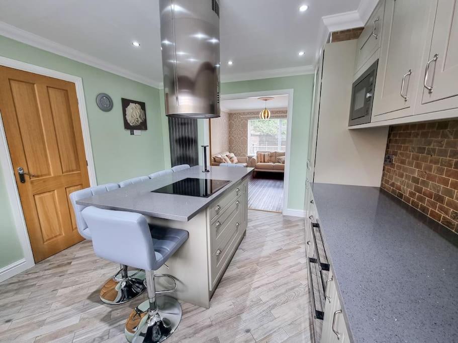 Stunning Family Close To The Centre *
