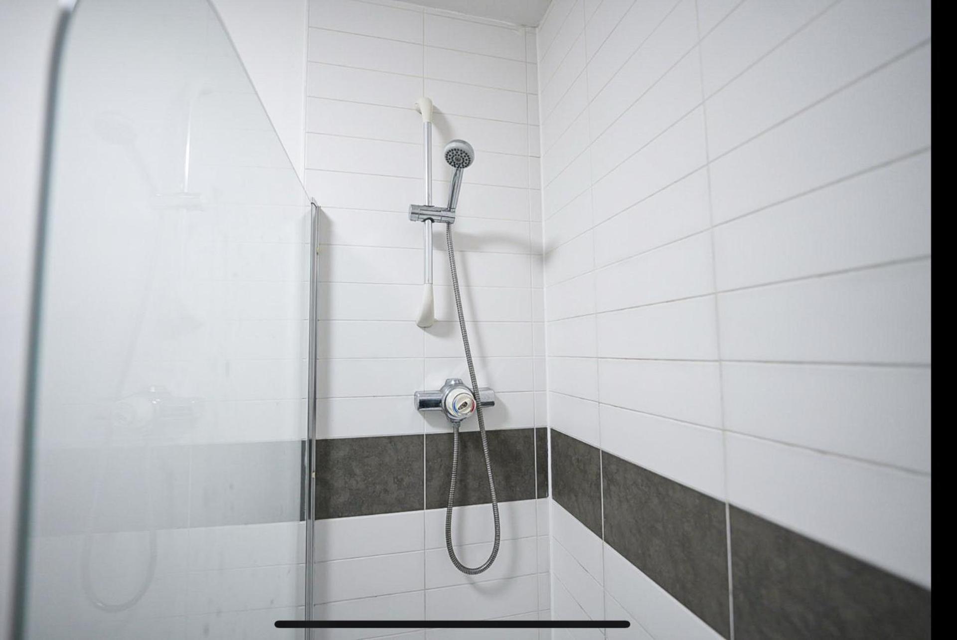 Apartment Modern Luxury 2 Bed Apartment, Sleeps 5 *
