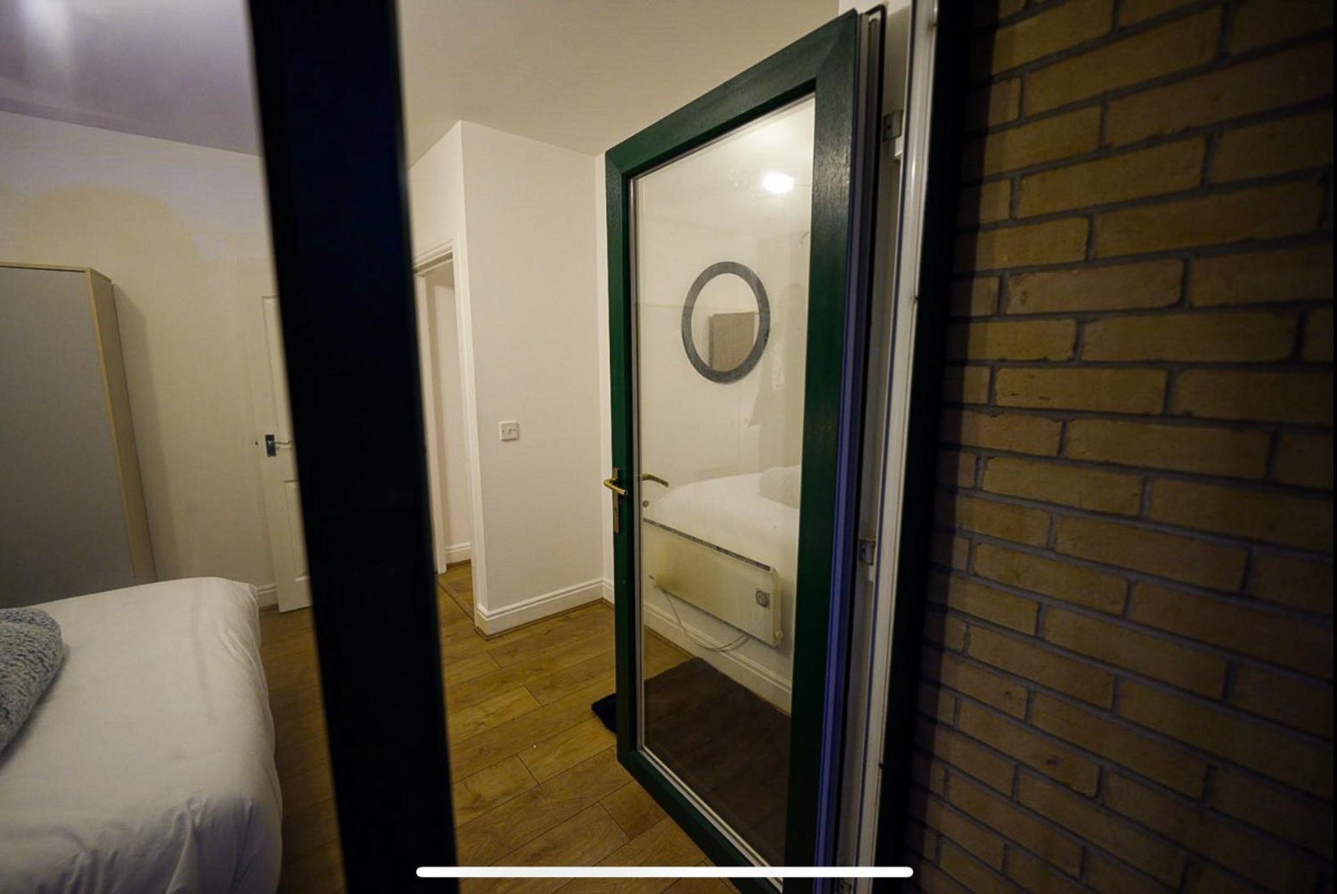 Modern Luxury 2 Bed Apartment, Sleeps 5 * Manchester