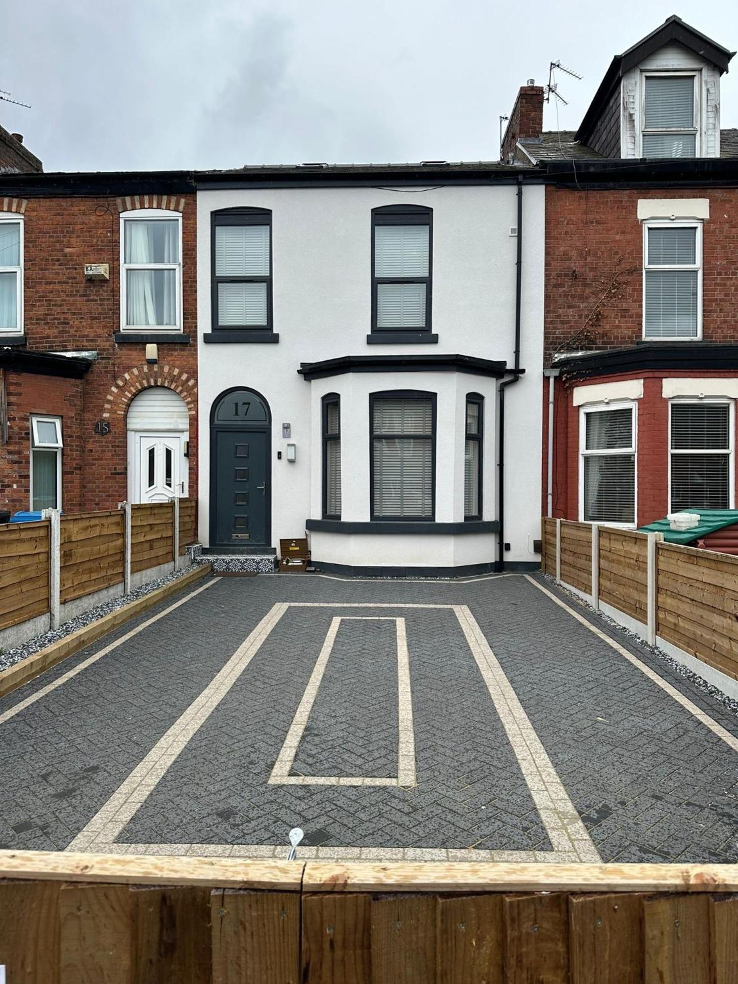 Luxury 6 Bed Near Centre With Cinema & Games 5 Bathrooms Villa *