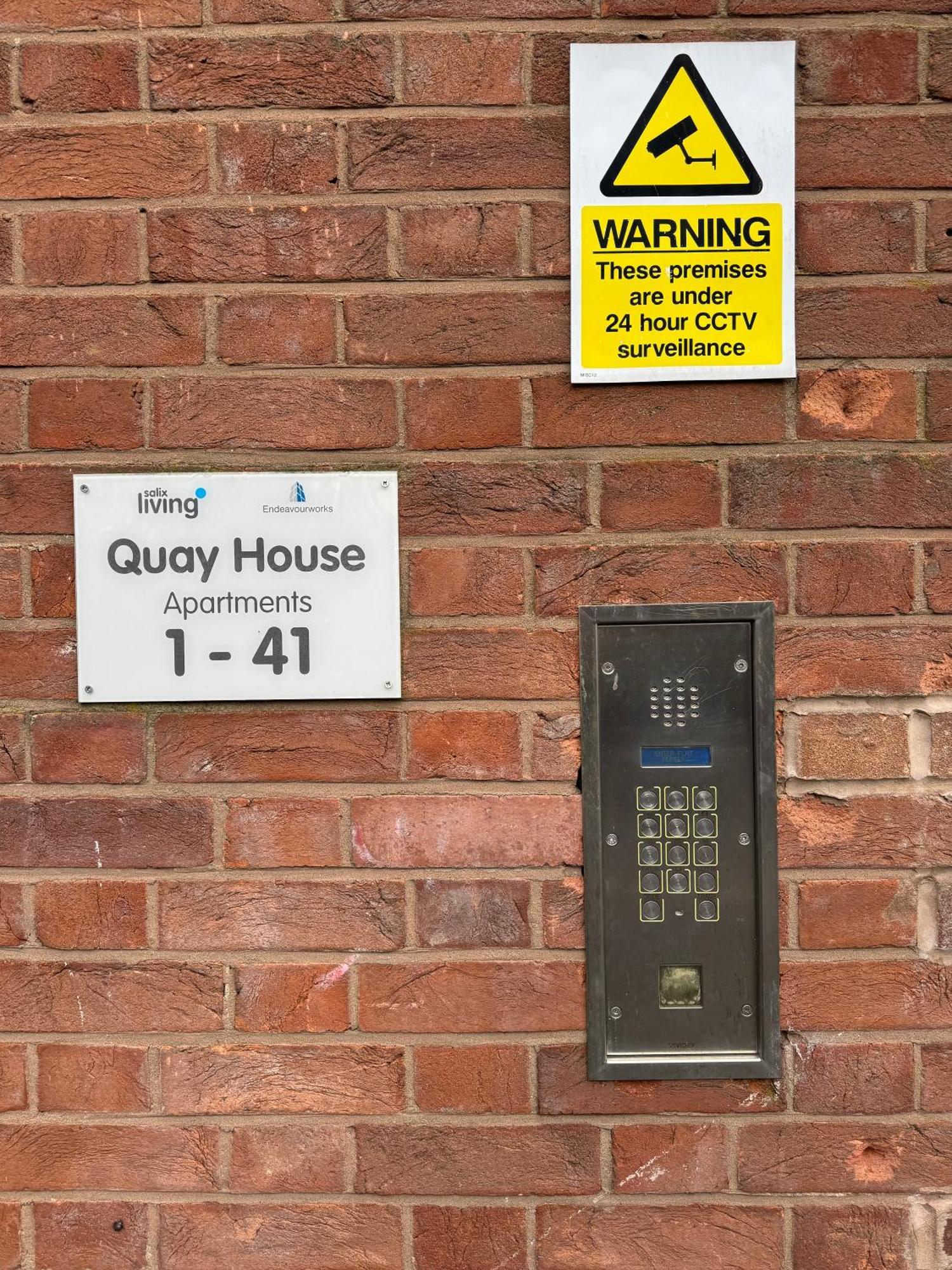 Apartment Quay House - Salford - 2bdr Sleeps 7, Spacious & Quiet - Free Parking - Close To Centre, United & The Lowry