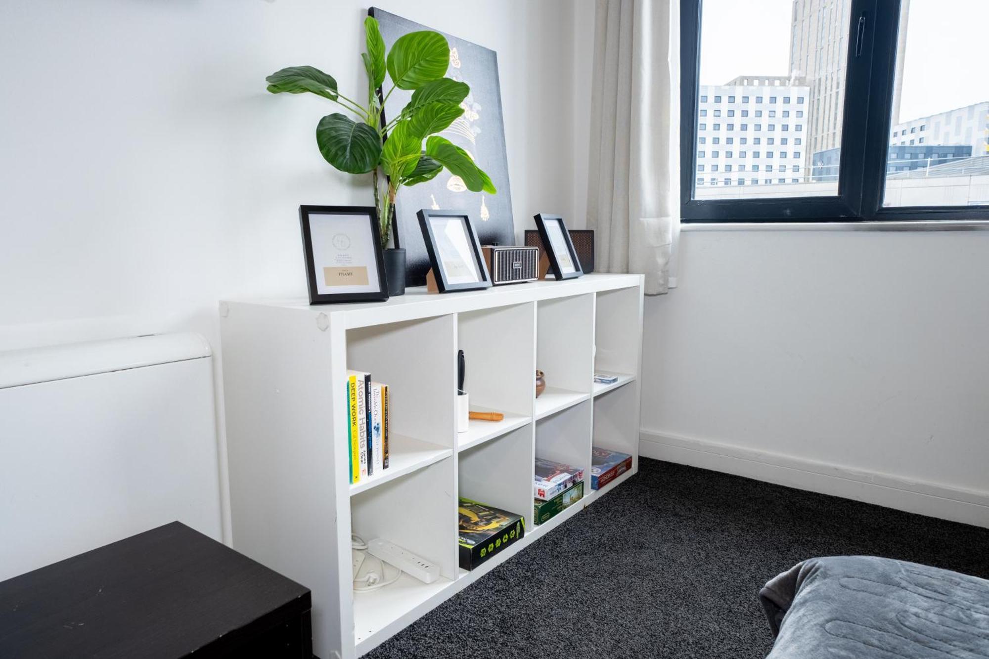 Apartment Quay House - Salford - 2bdr Sleeps 7, Spacious & Quiet - Free Parking - Close To Centre, United & The Lowry *