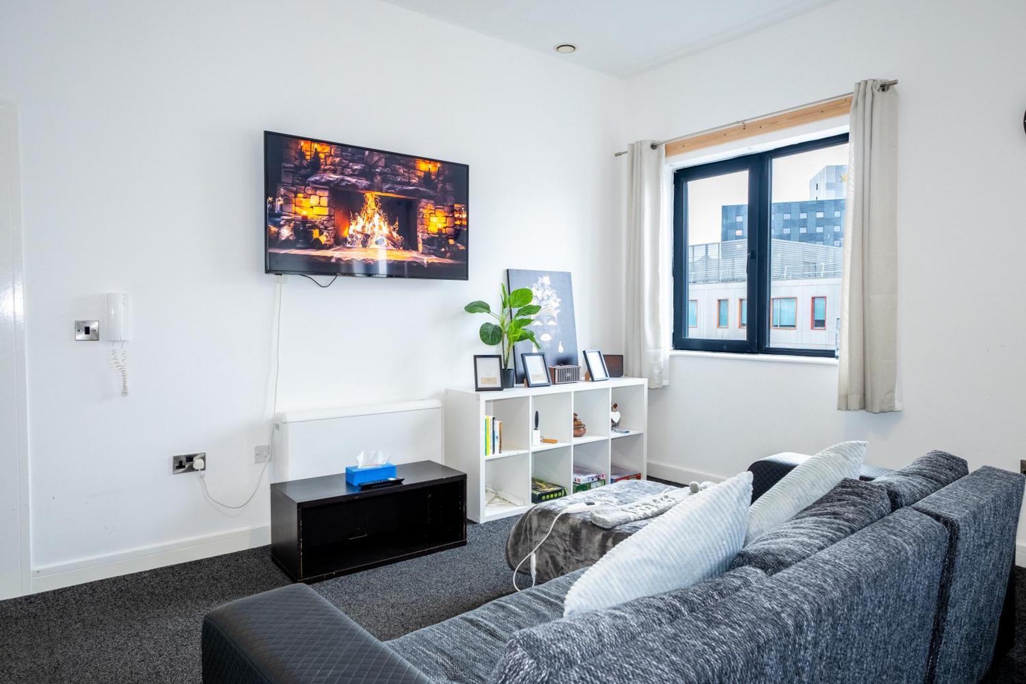 Apartment Quay House - Salford - 2bdr Sleeps 7, Spacious & Quiet - Free Parking - Close To Centre, United & The Lowry *