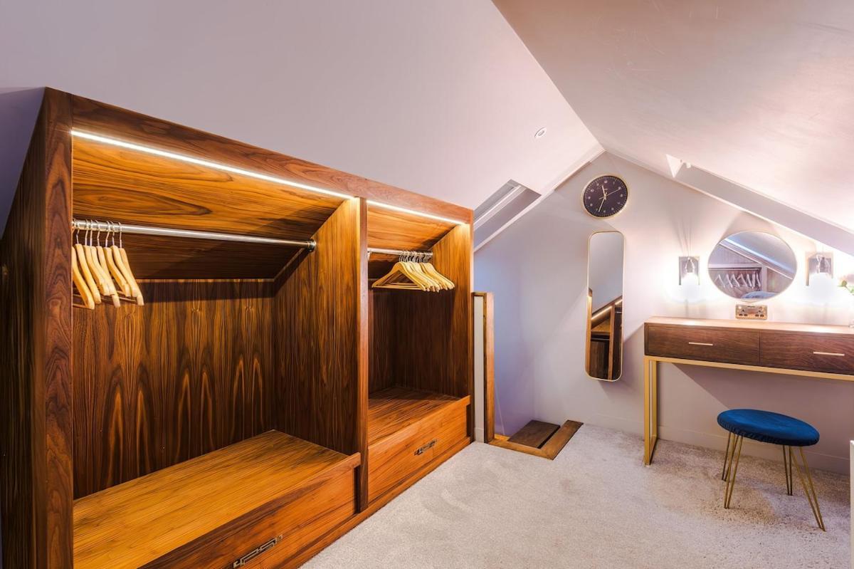 Unique In Northenden Urban Oasis Sleeps 8 Holiday home
