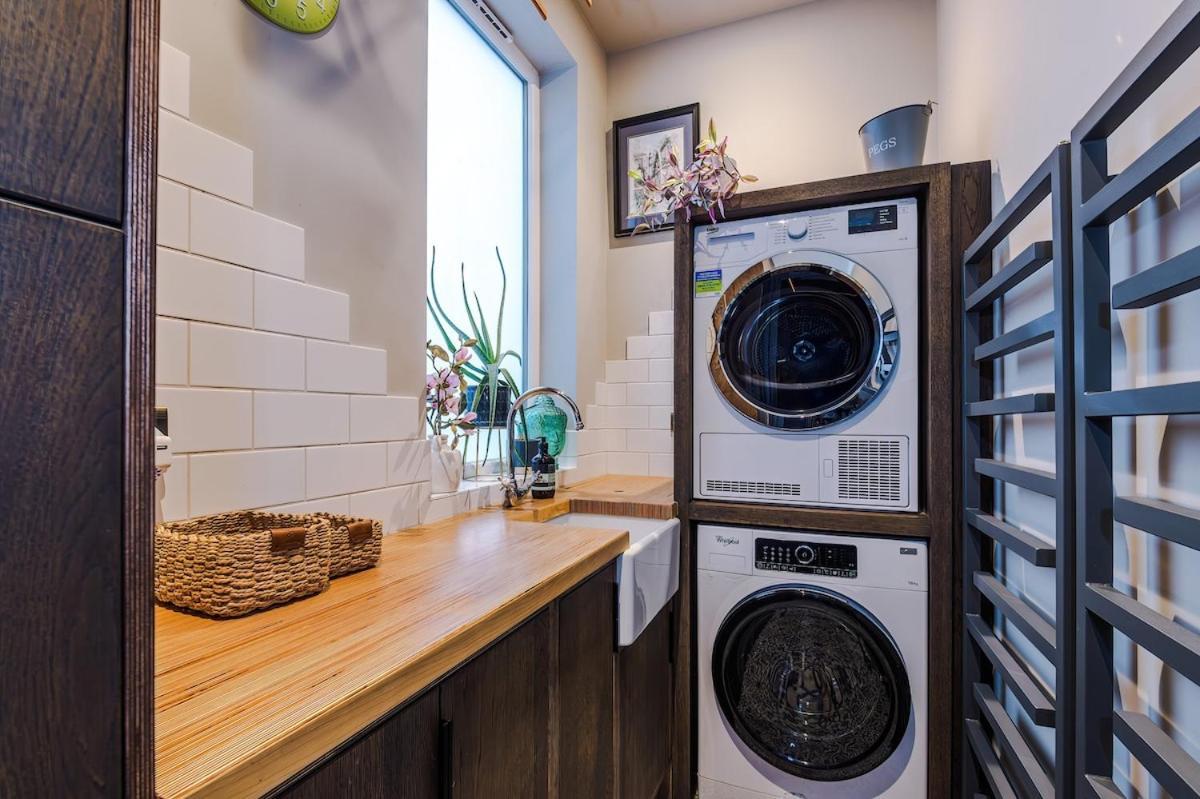Unique In Northenden Urban Oasis Sleeps 8 *