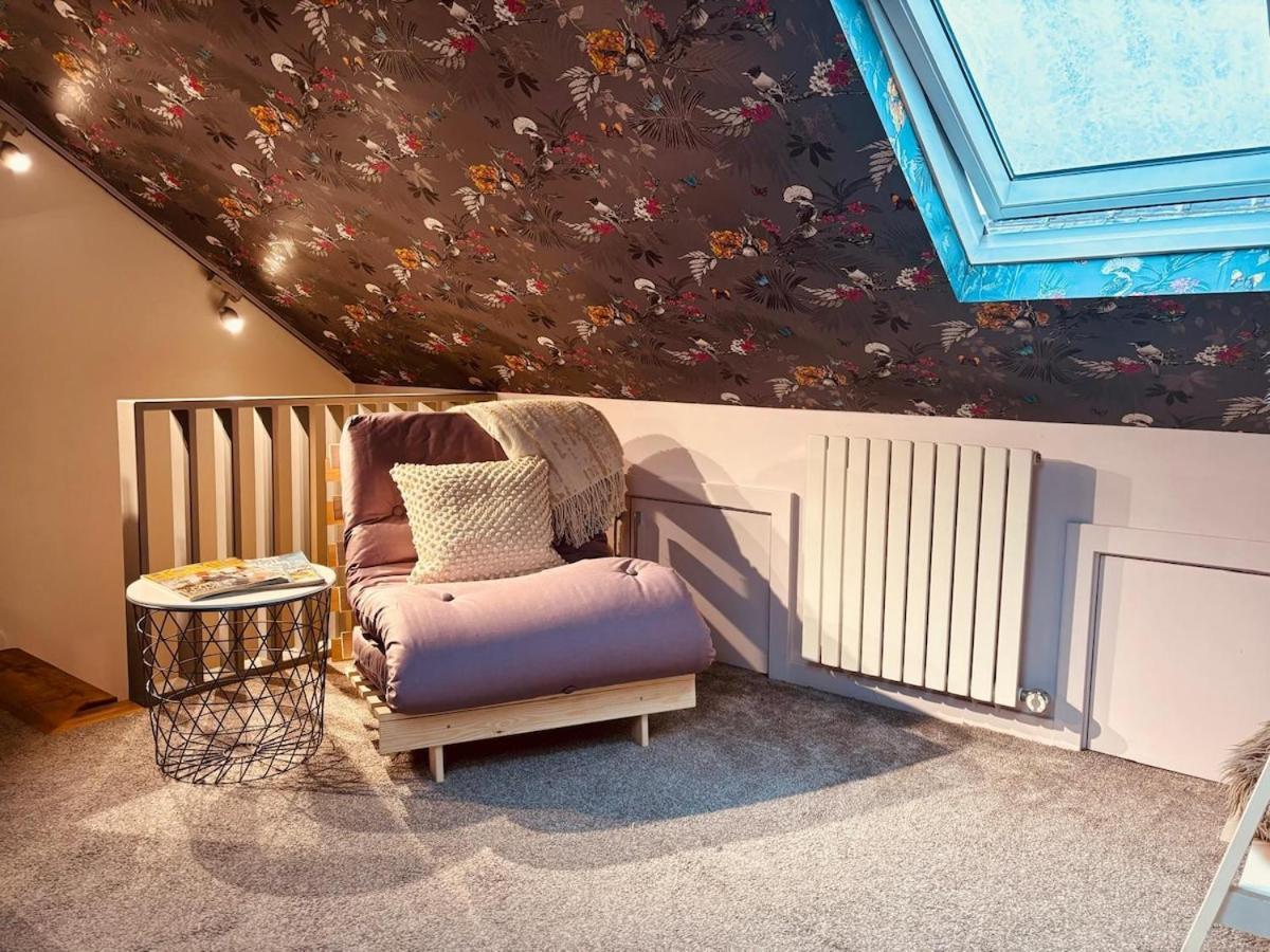 Unique In Northenden Urban Oasis Sleeps 8 Holiday home *