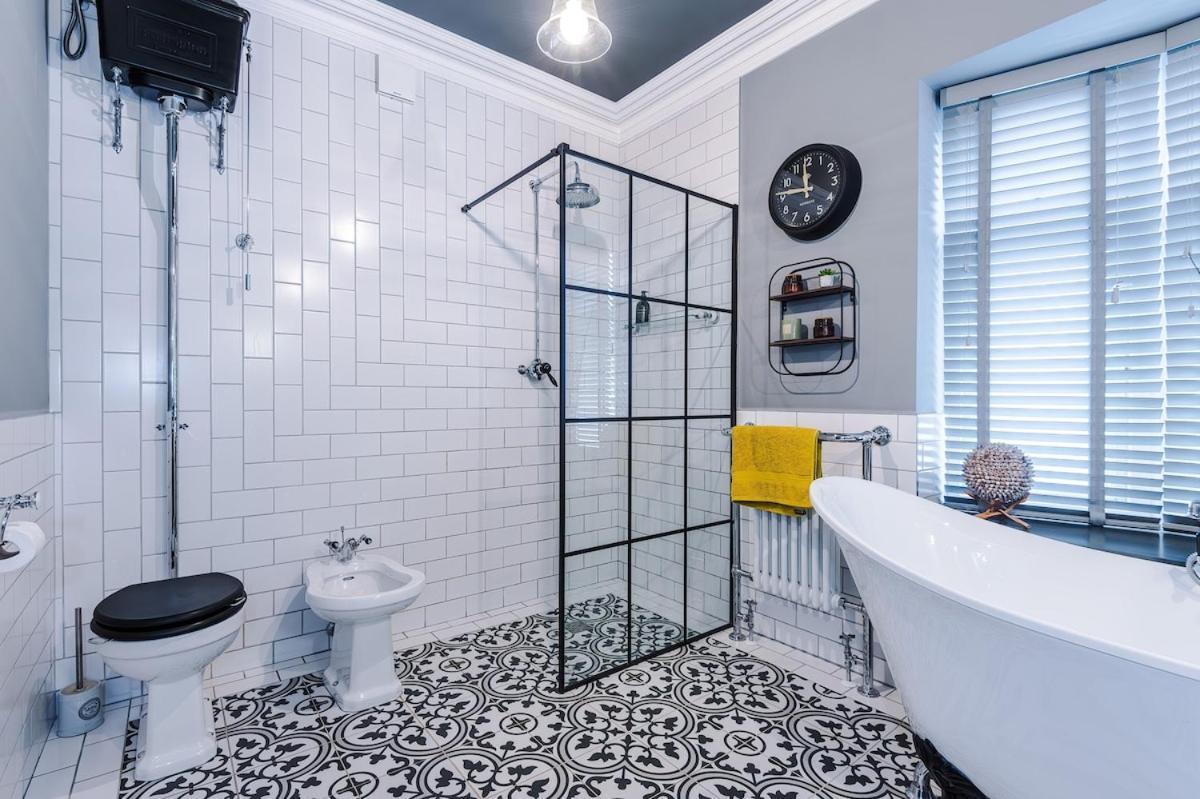 Unique In Northenden Urban Oasis Sleeps 8 Holiday home