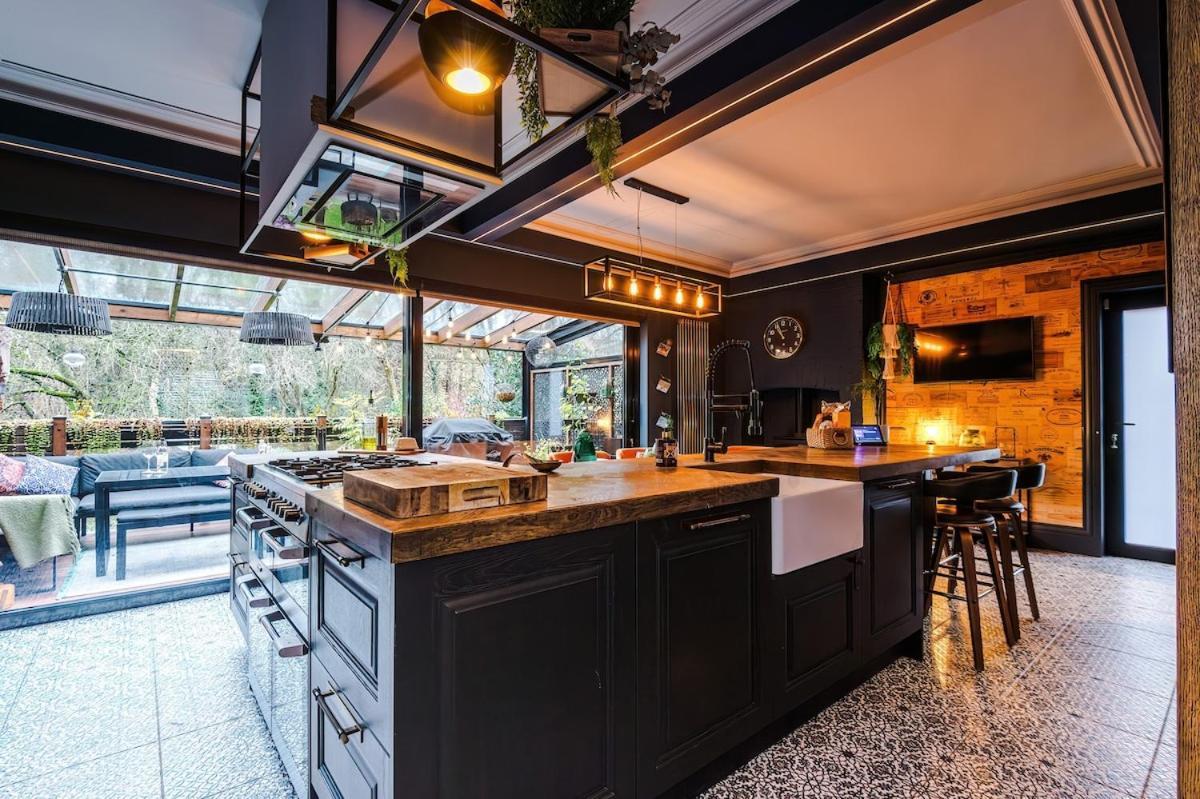 Unique In Northenden Urban Oasis Sleeps 8 Holiday home