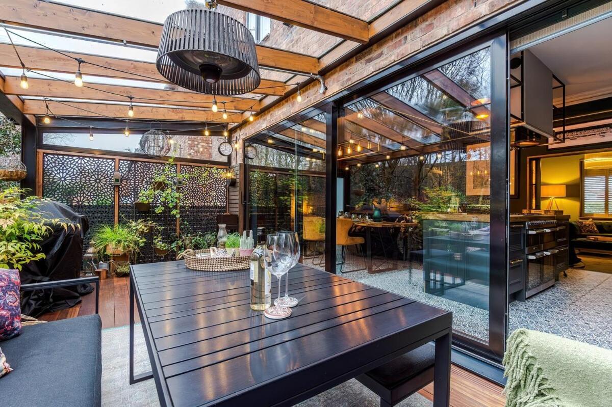 Unique In Northenden Urban Oasis Sleeps 8 Holiday home