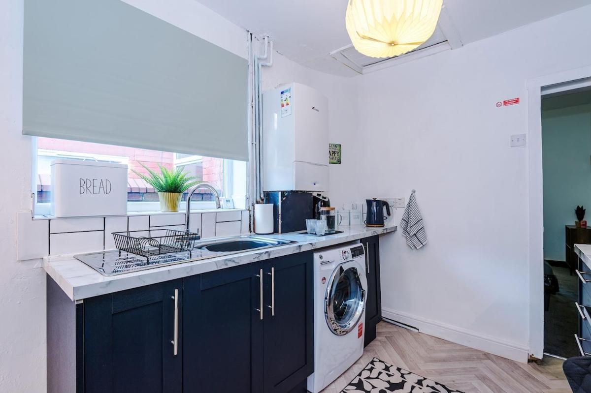 Free Park, Sleeps 8, Stunning In Salford, Long Term Disc, Perfect For Groups Apartment