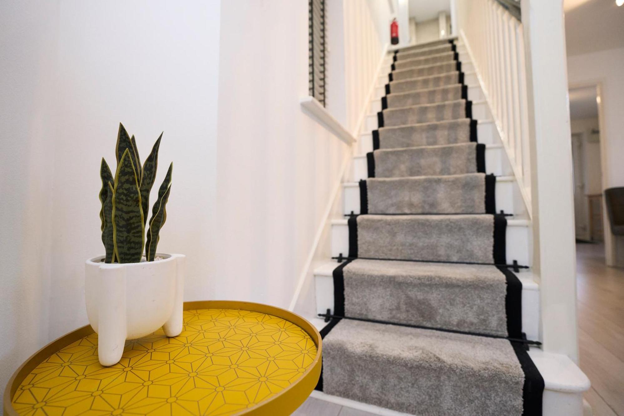 Spacious 2-bed Near Centre, Fast Wifi *