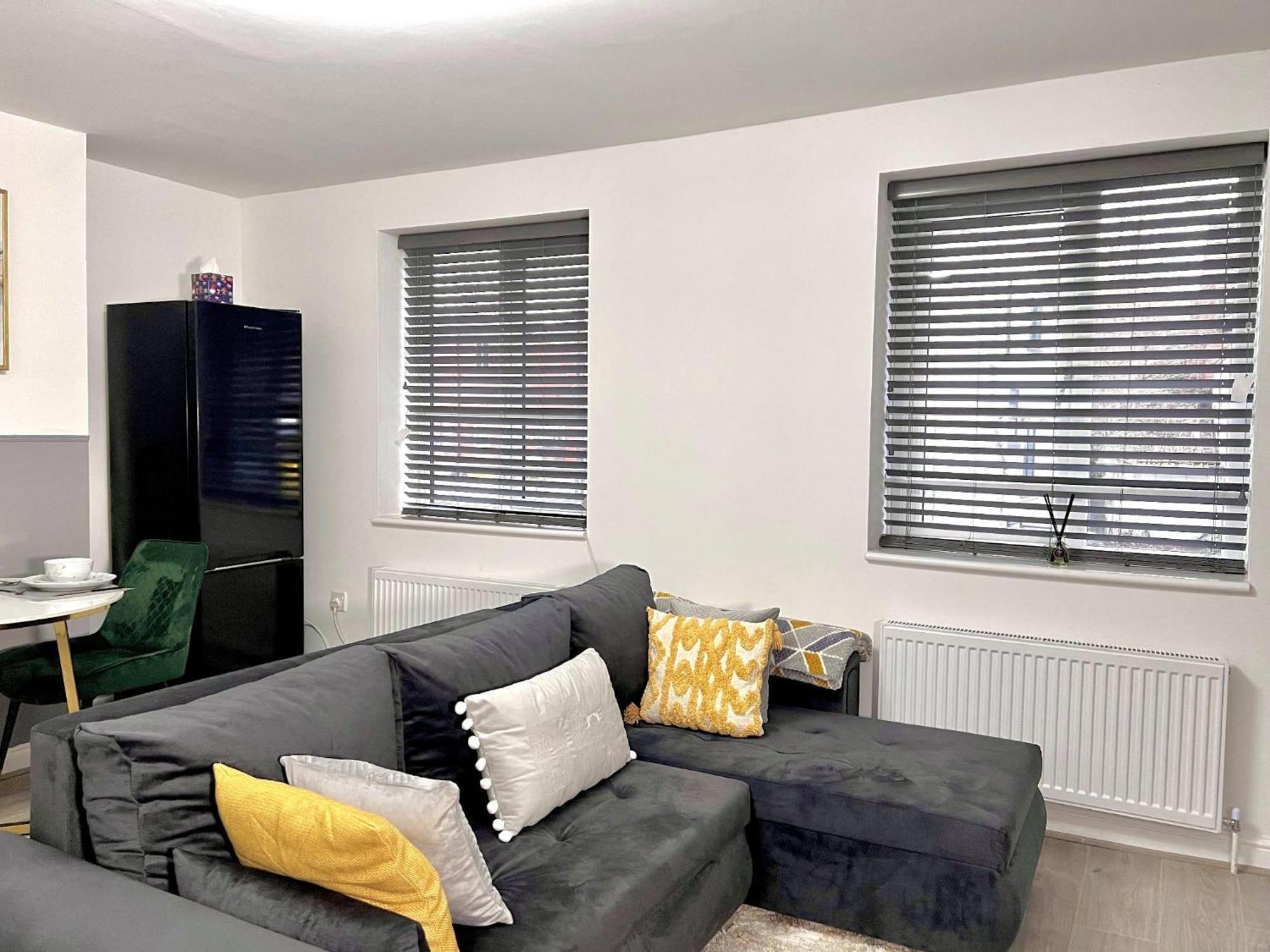 Stylish Spacious 1bd Apt-kingbed-10min Heaton Park Apartment *