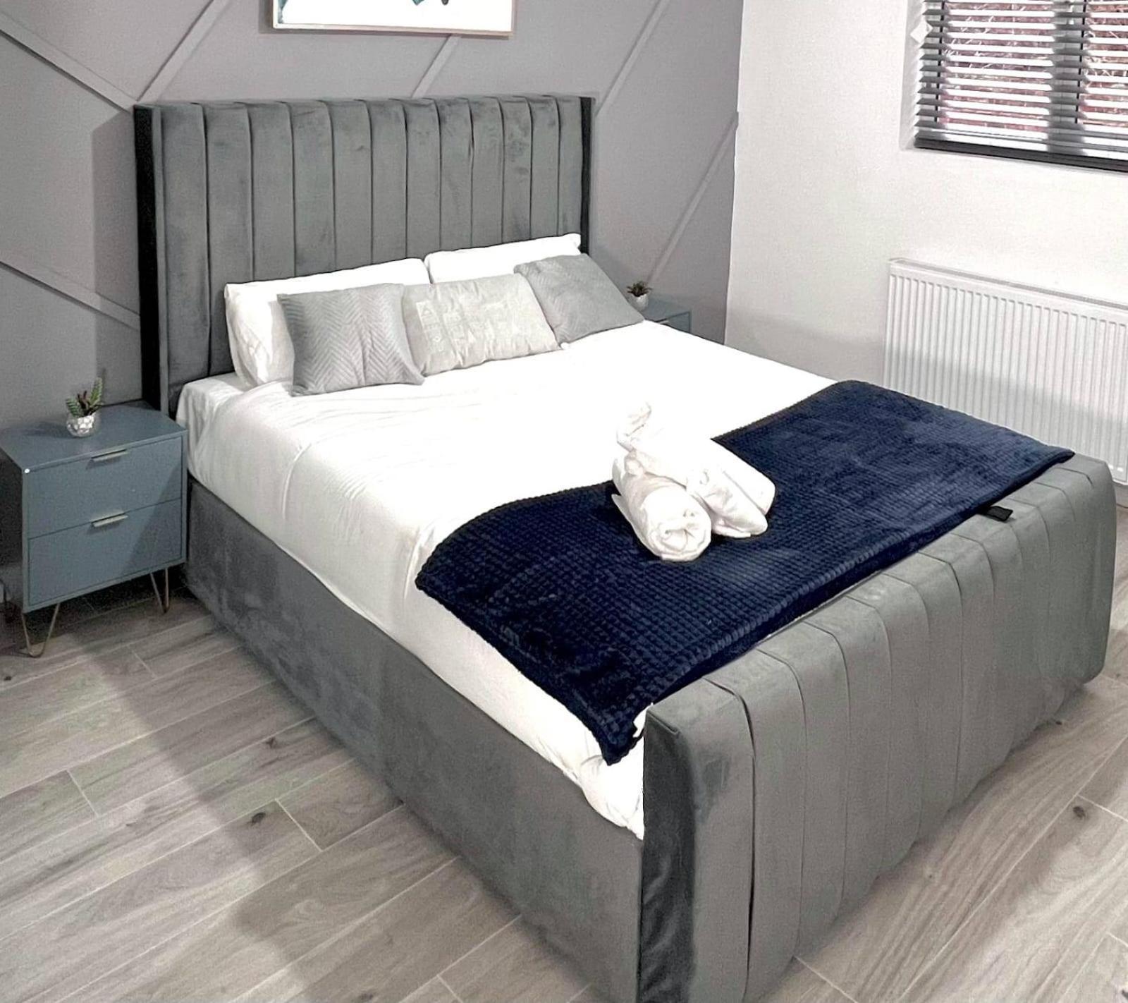 Stylish Spacious 1bd Apt-kingbed-10min Heaton Park * Manchester