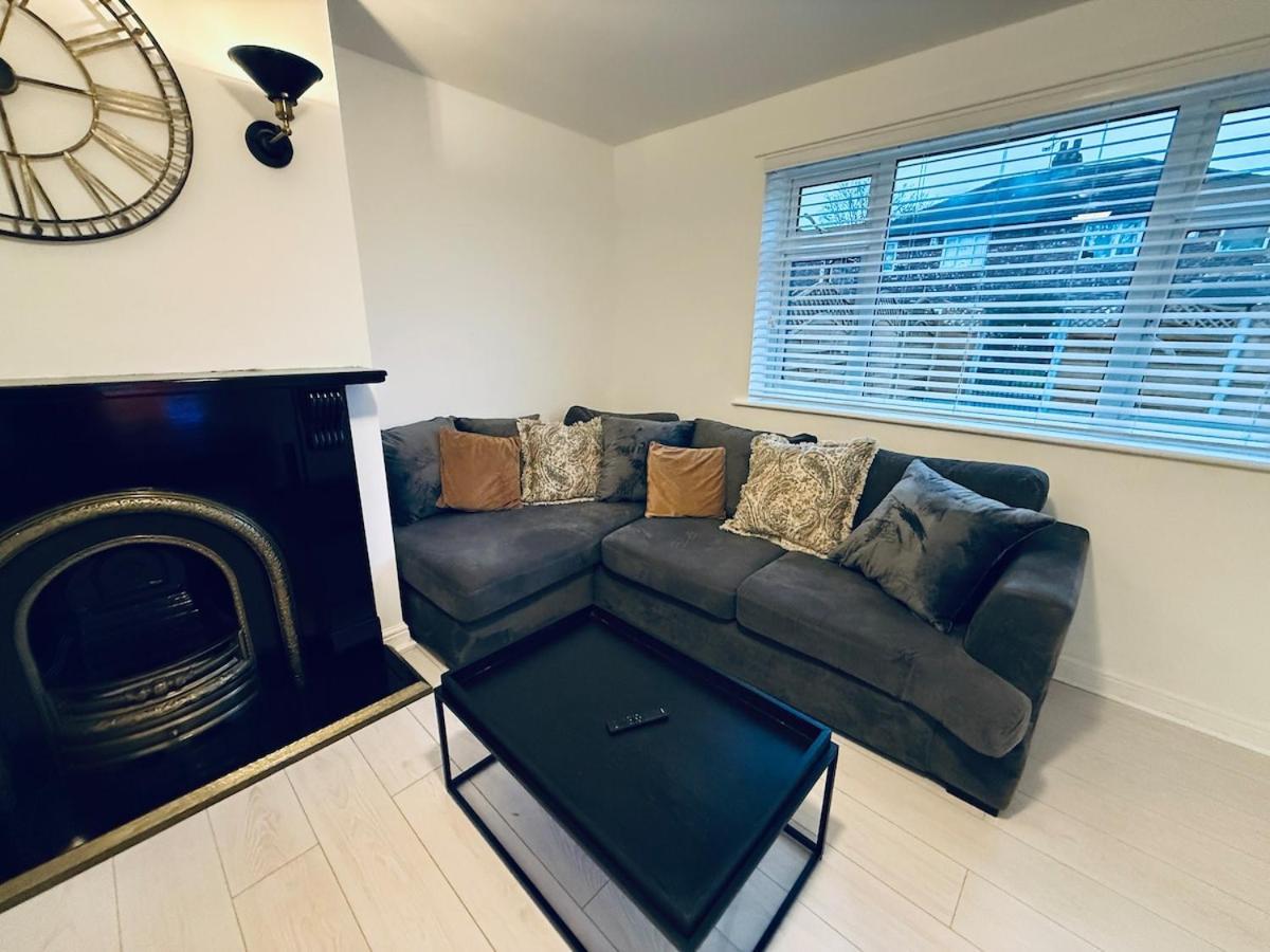 Contractor House - South - 4 Beds - 3 Bedroom - Large Parking * Manchester