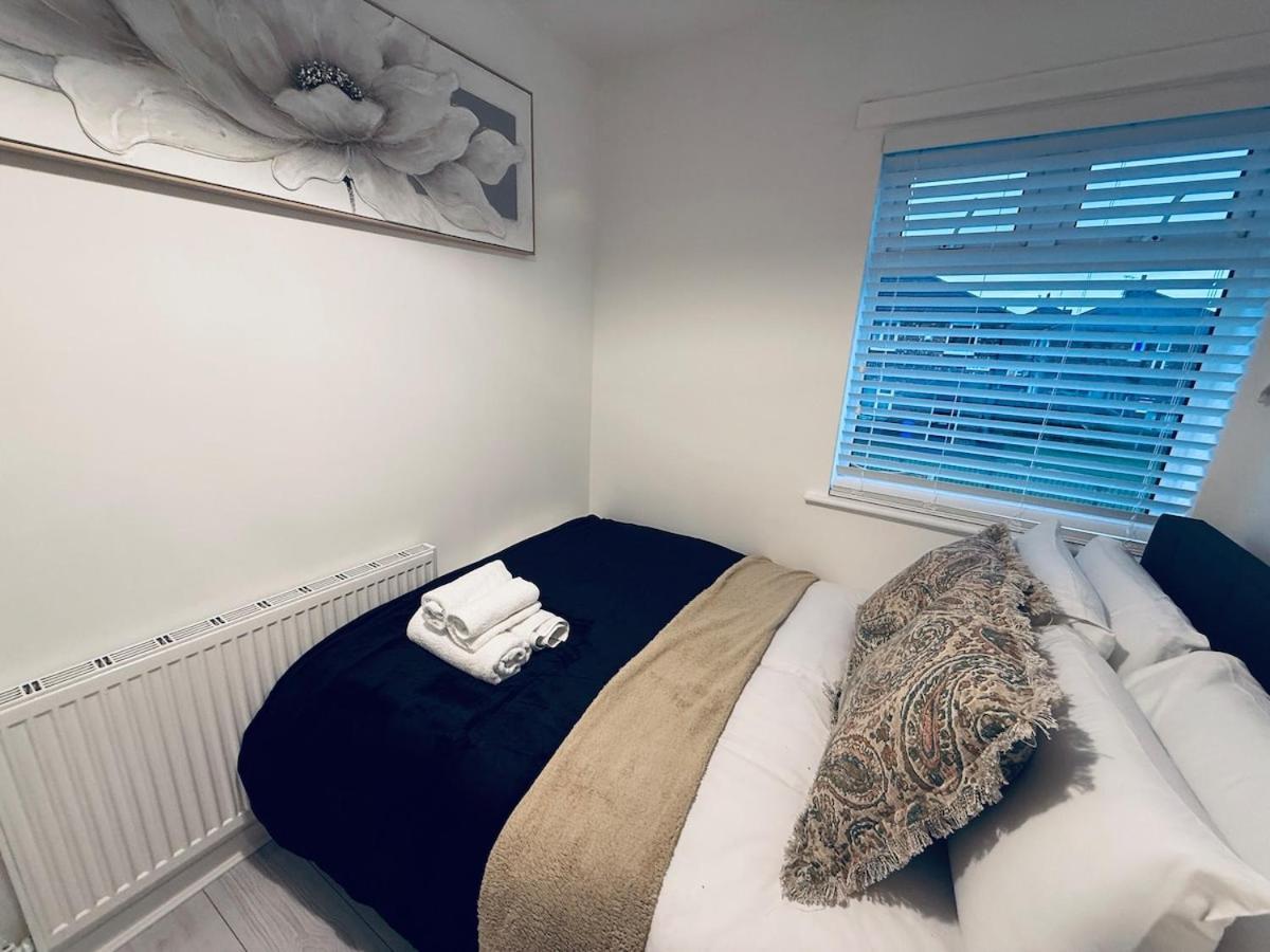 Holiday home Contractor House - South - 4 Beds - 3 Bedroom - Large Parking Manchester