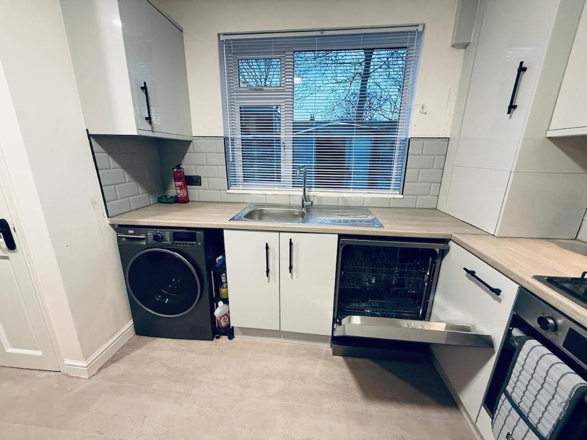 Contractor House - South - 4 Beds - 3 Bedroom - Large Parking