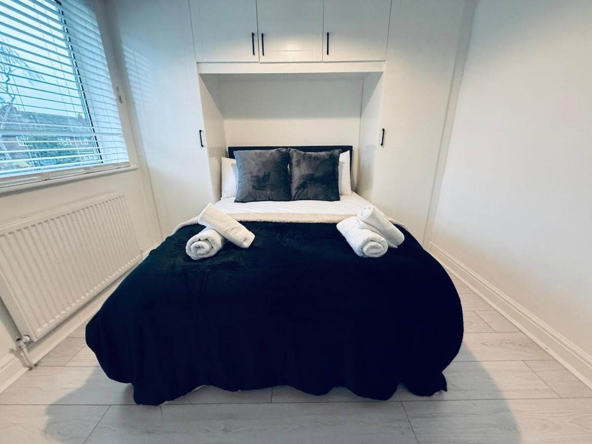 Holiday home Contractor House - South - 4 Beds - 3 Bedroom - Large Parking