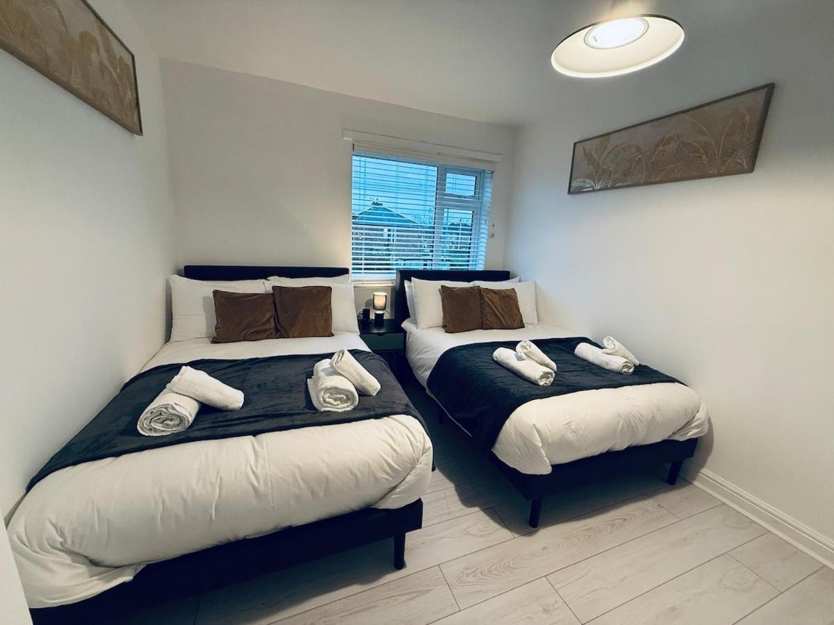 Holiday home Contractor House - South - 4 Beds - 3 Bedroom - Large Parking *
