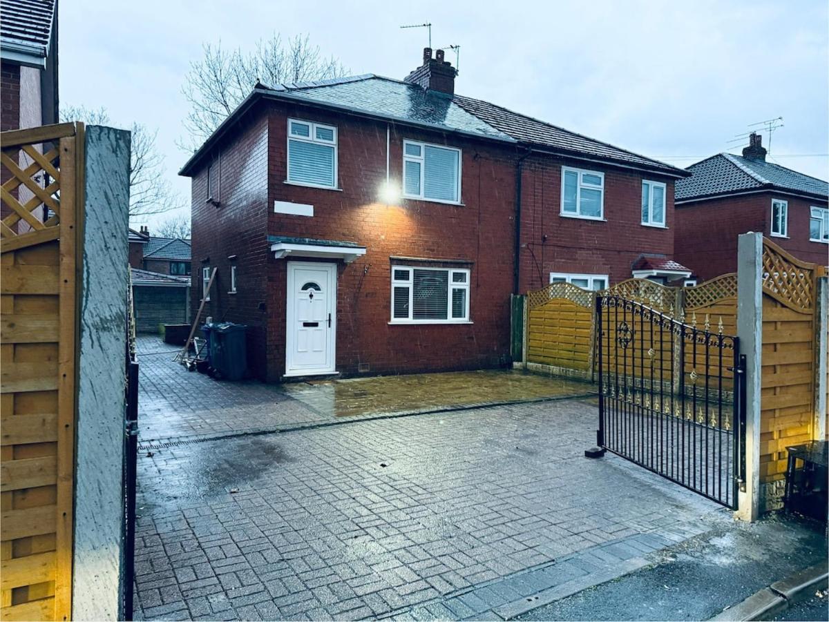 Contractor House - South - 4 Beds - 3 Bedroom - Large Parking *