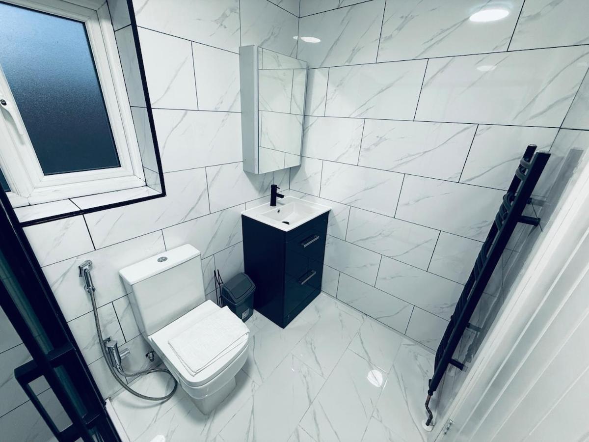 Holiday home Contractor House - South - 4 Beds - 3 Bedroom - Large Parking Manchester