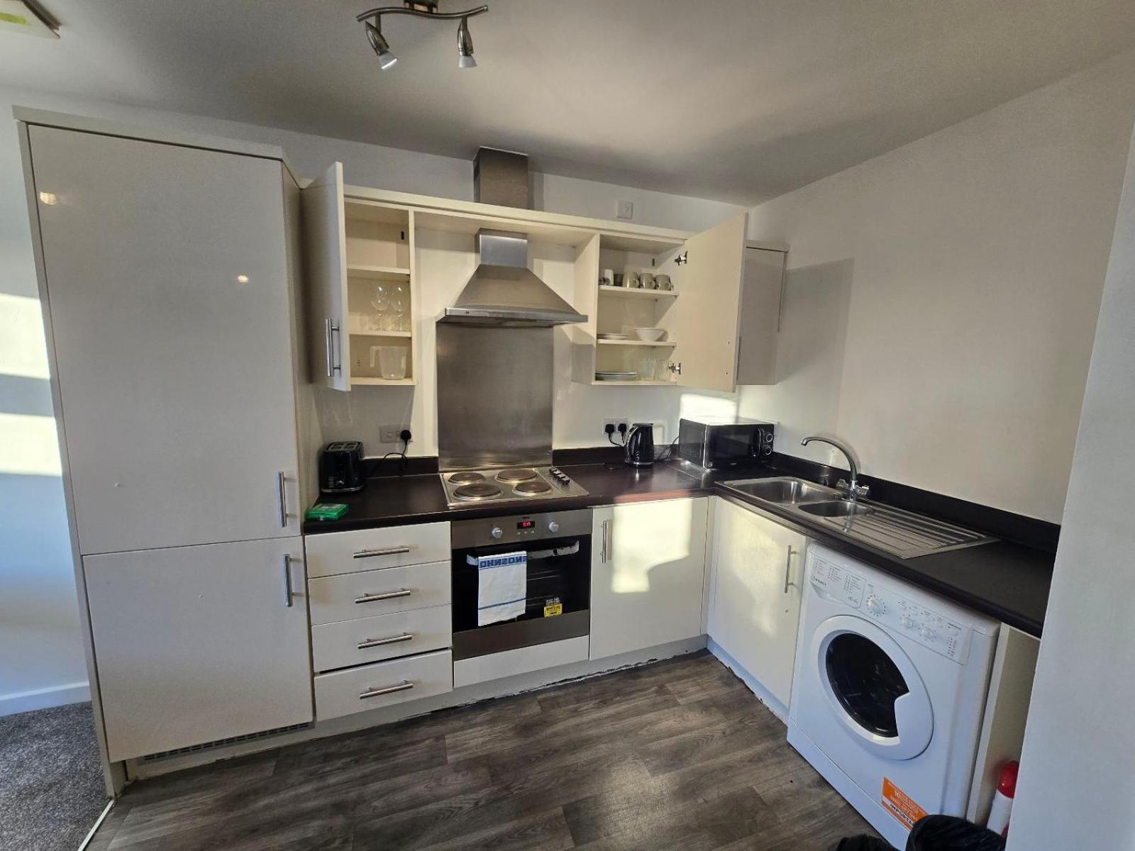 2br Apt, Etihad Stadium, Access, Sleeps 6 Apartment *